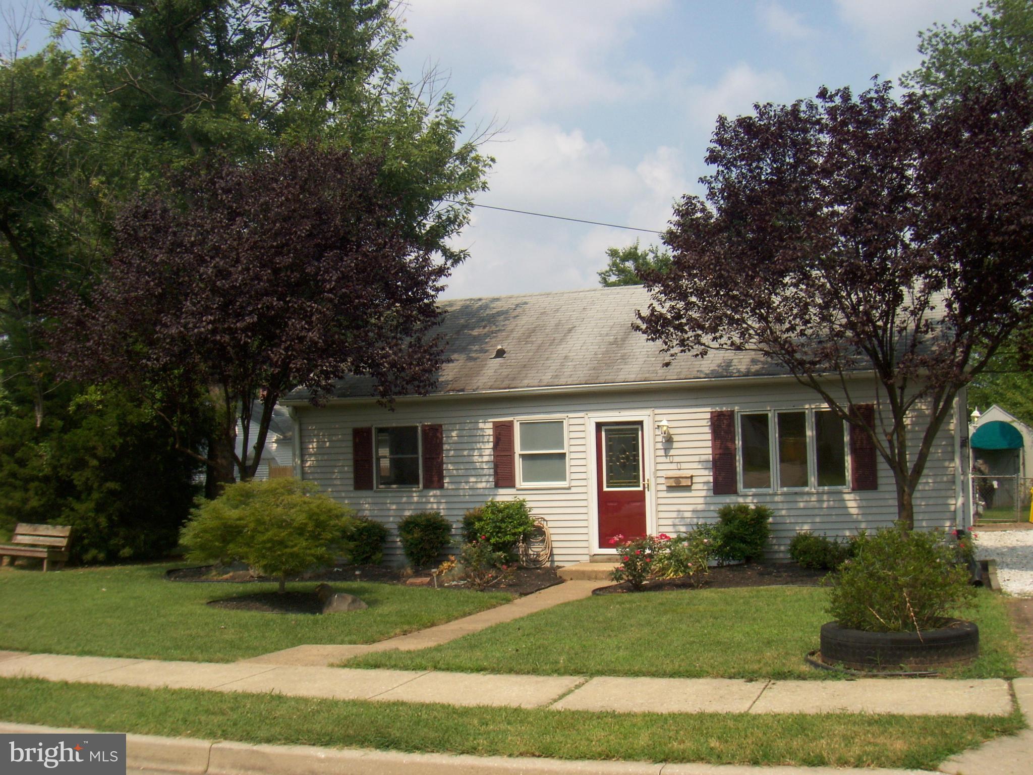 NOT A DRIVE BY,THIS HOME SPARKLES AND READY TO MOVE INTO.  .26X14 FAMILY ROOM, DINING DECK OFF KITCHEN. LANDSCAPED,FENCED LEVEL BACKYARD.IMMEDIATE POSSESSION. ROOM TO ADD 2ND BATH IN ADDITION.ESTATE SALE