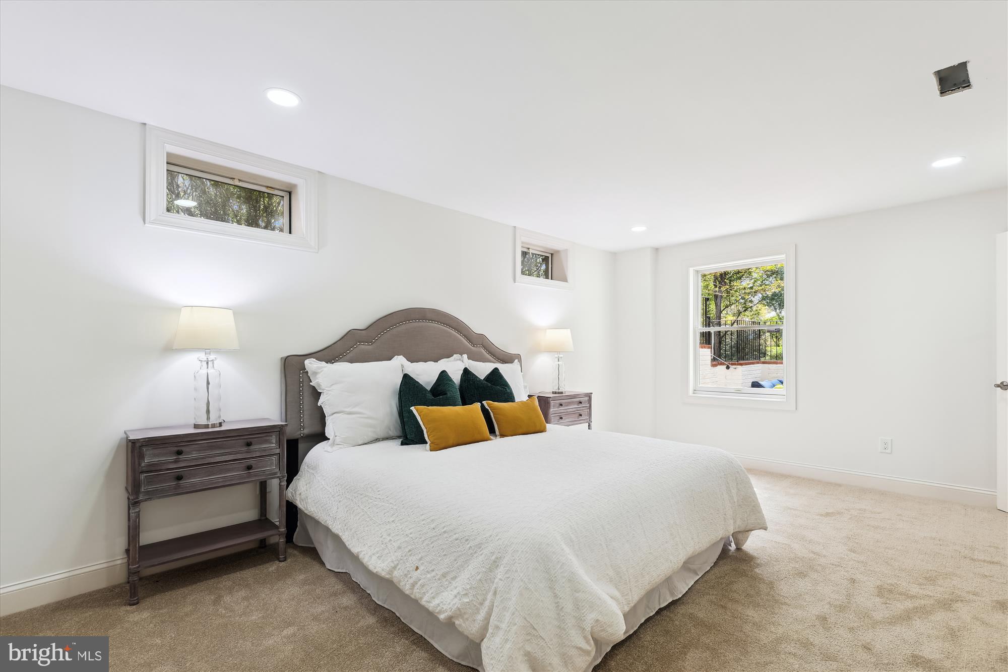 OAKTON CHASE - Residential