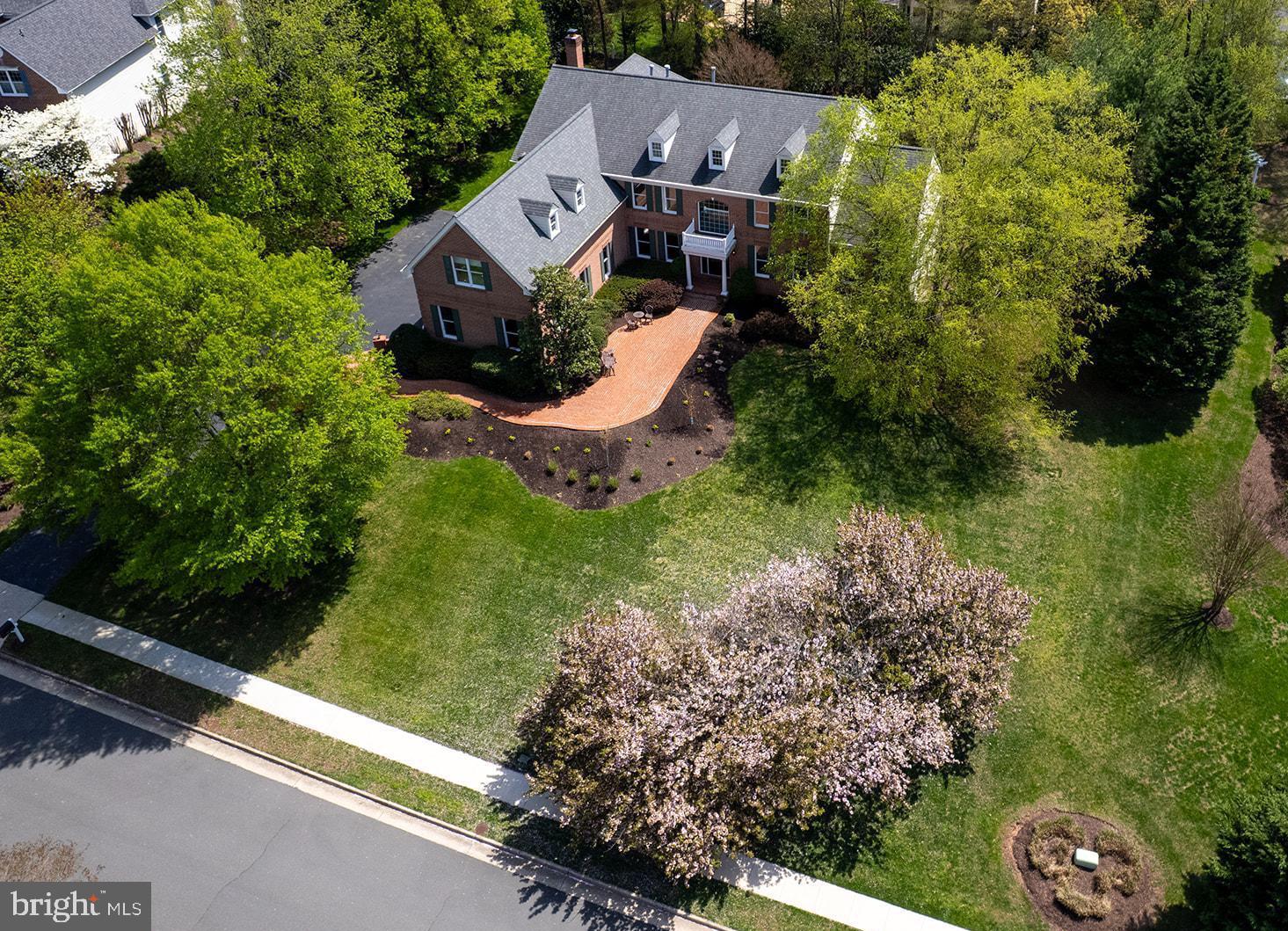 OAKTON CHASE - Residential