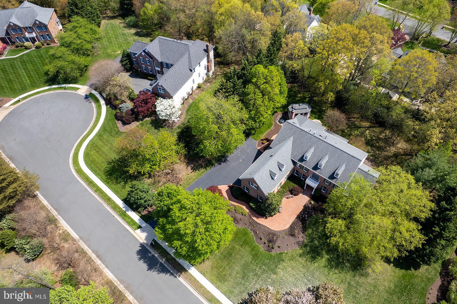 OAKTON CHASE - Residential