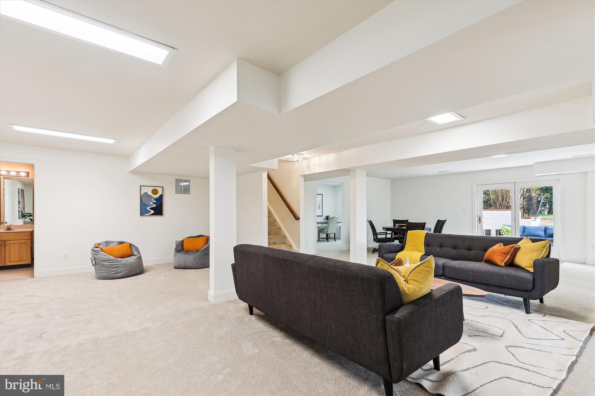 OAKTON CHASE - Residential