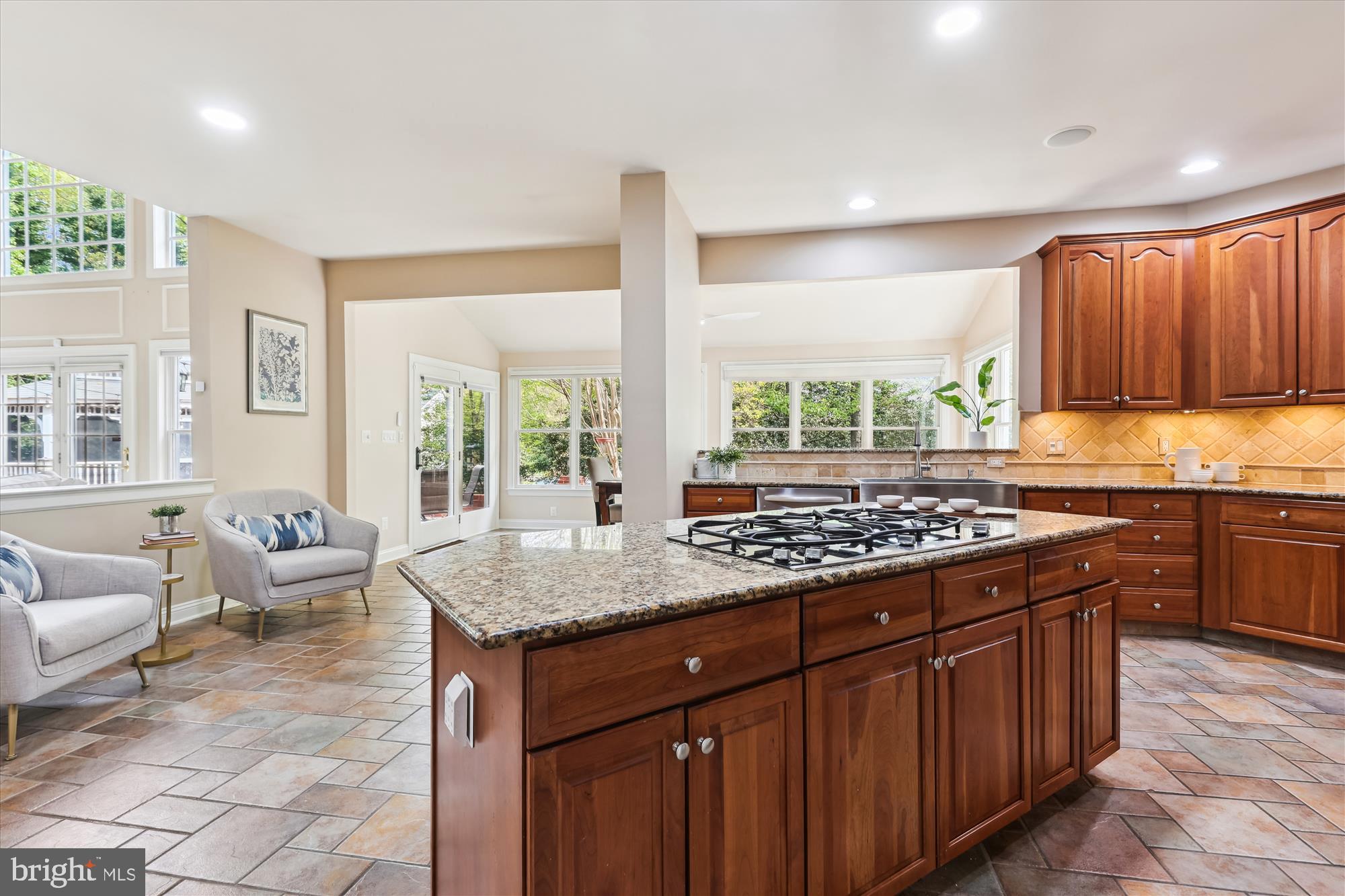 OAKTON CHASE - Residential