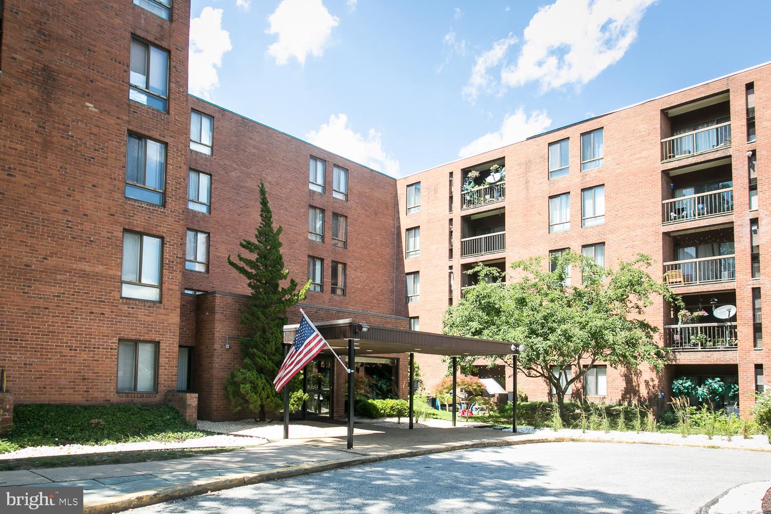 2 bedroom 2 bath condo in secure building.  Bright (updated lighting)   Large combo living room-dining room, master bedroom with bathroom and walk in closet, laundry in unit.  Updated HVAC, new dishwasher, washer and dryer, new flooring, private balcony with quiet view.