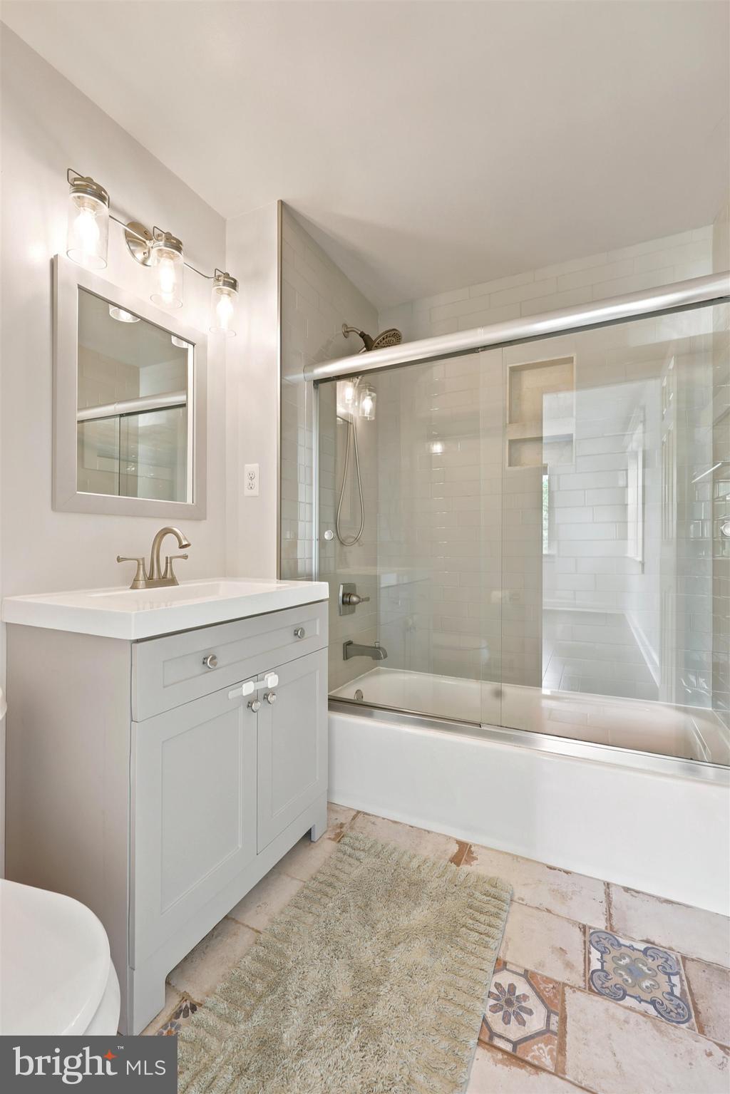NEWPORTVILLE - Residential