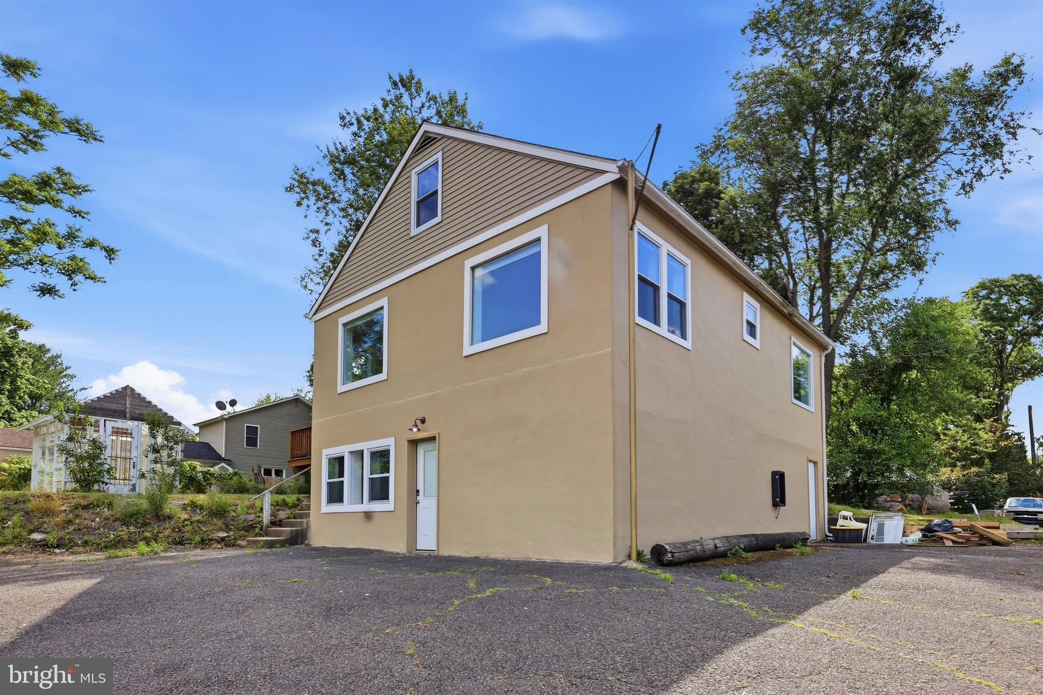 NEWPORTVILLE - Residential