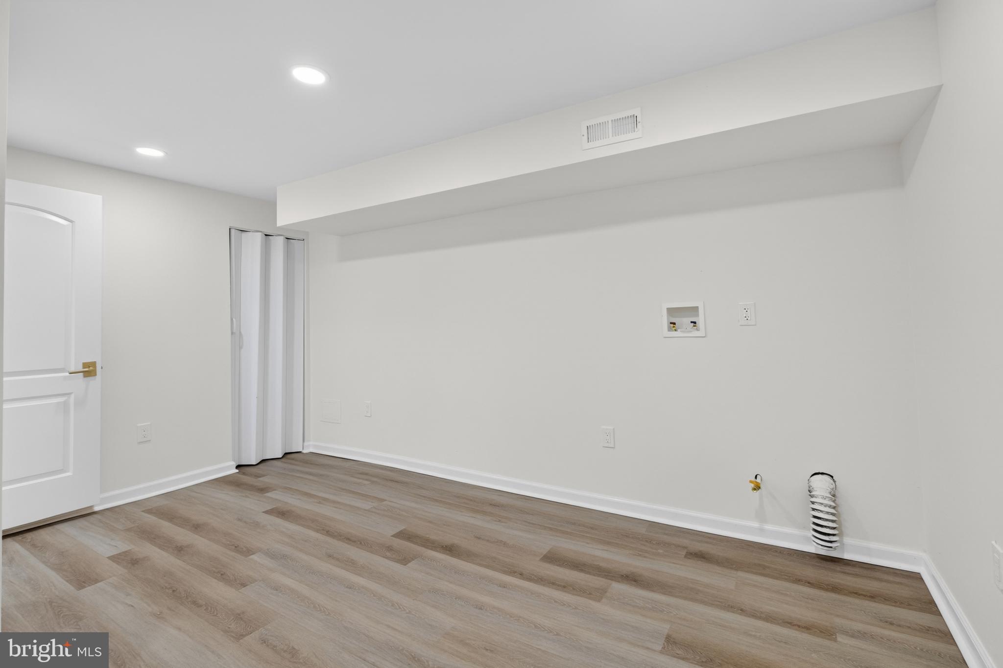 OXFORD CIRCLE - Residential