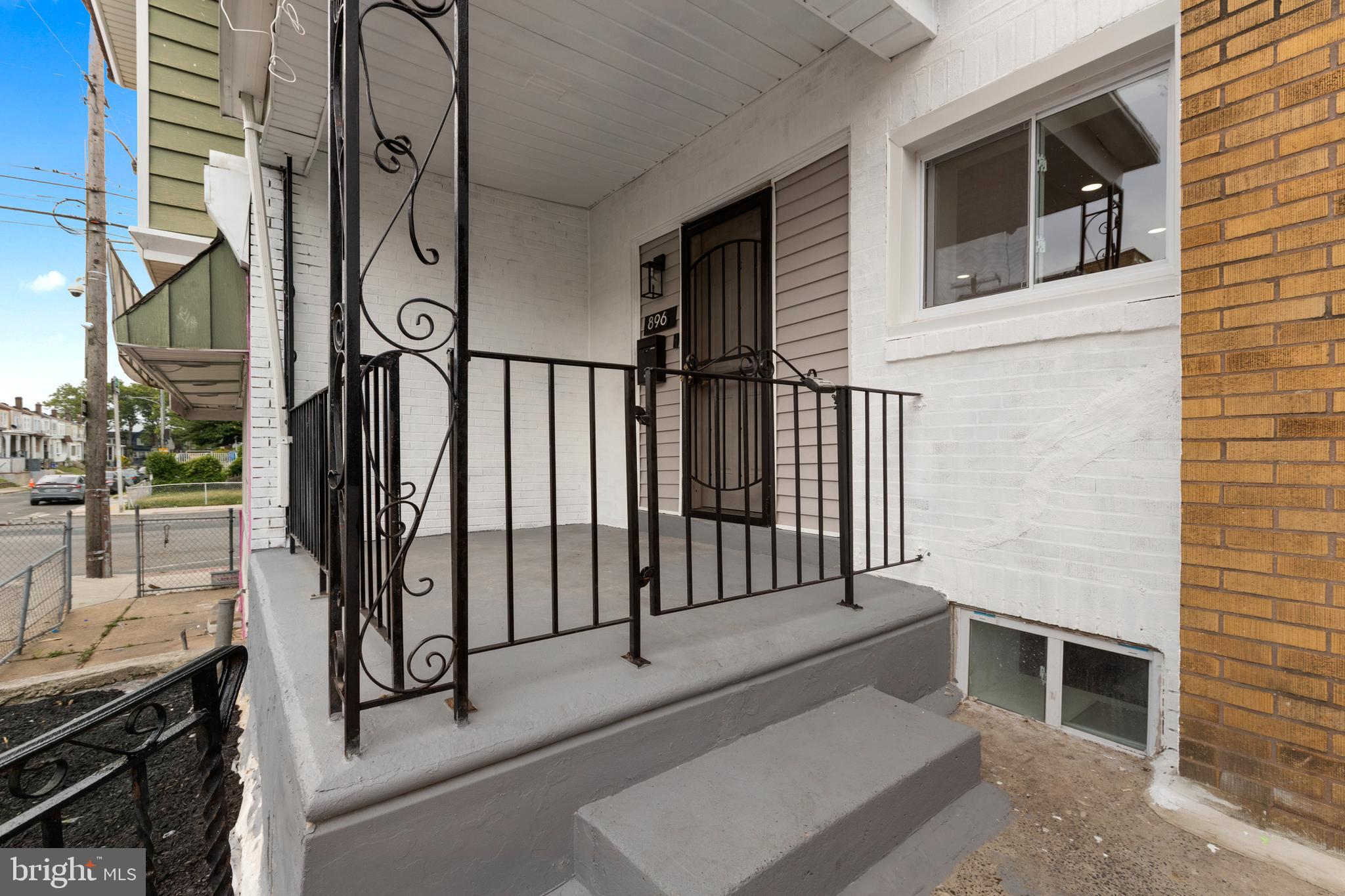 OXFORD CIRCLE - Residential