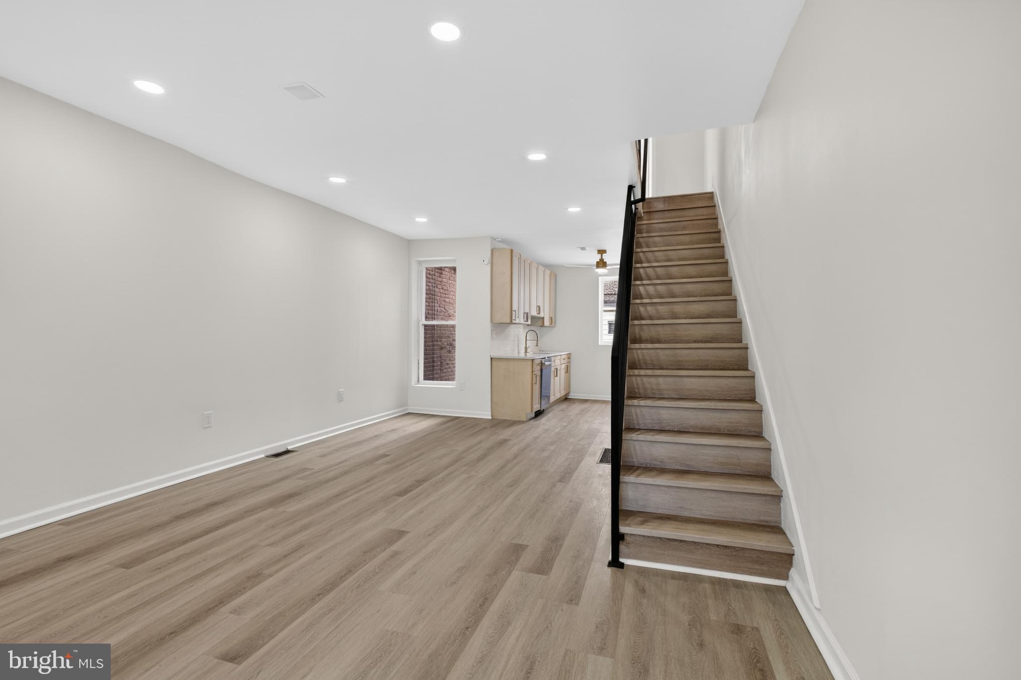 OXFORD CIRCLE - Residential