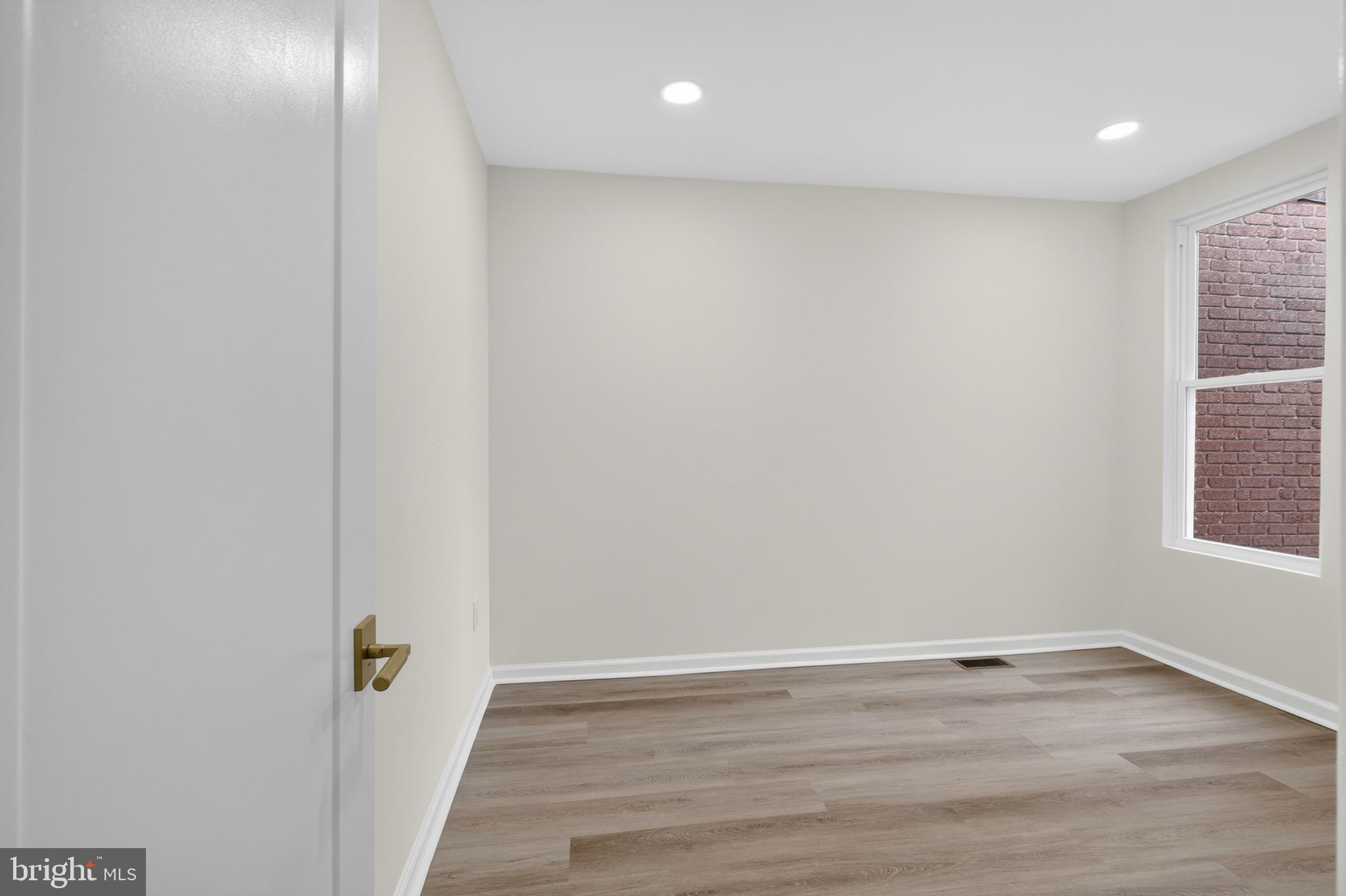 OXFORD CIRCLE - Residential
