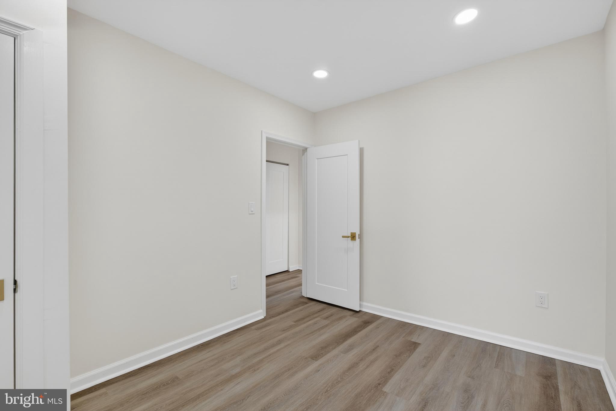 OXFORD CIRCLE - Residential