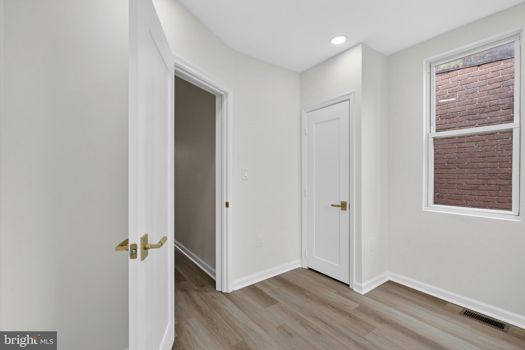 OXFORD CIRCLE - Residential
