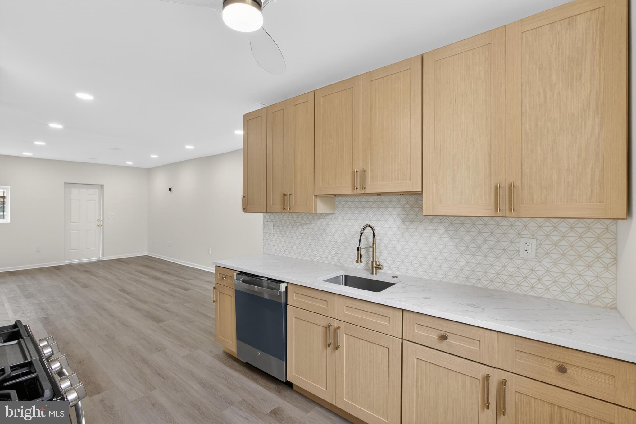 OXFORD CIRCLE - Residential