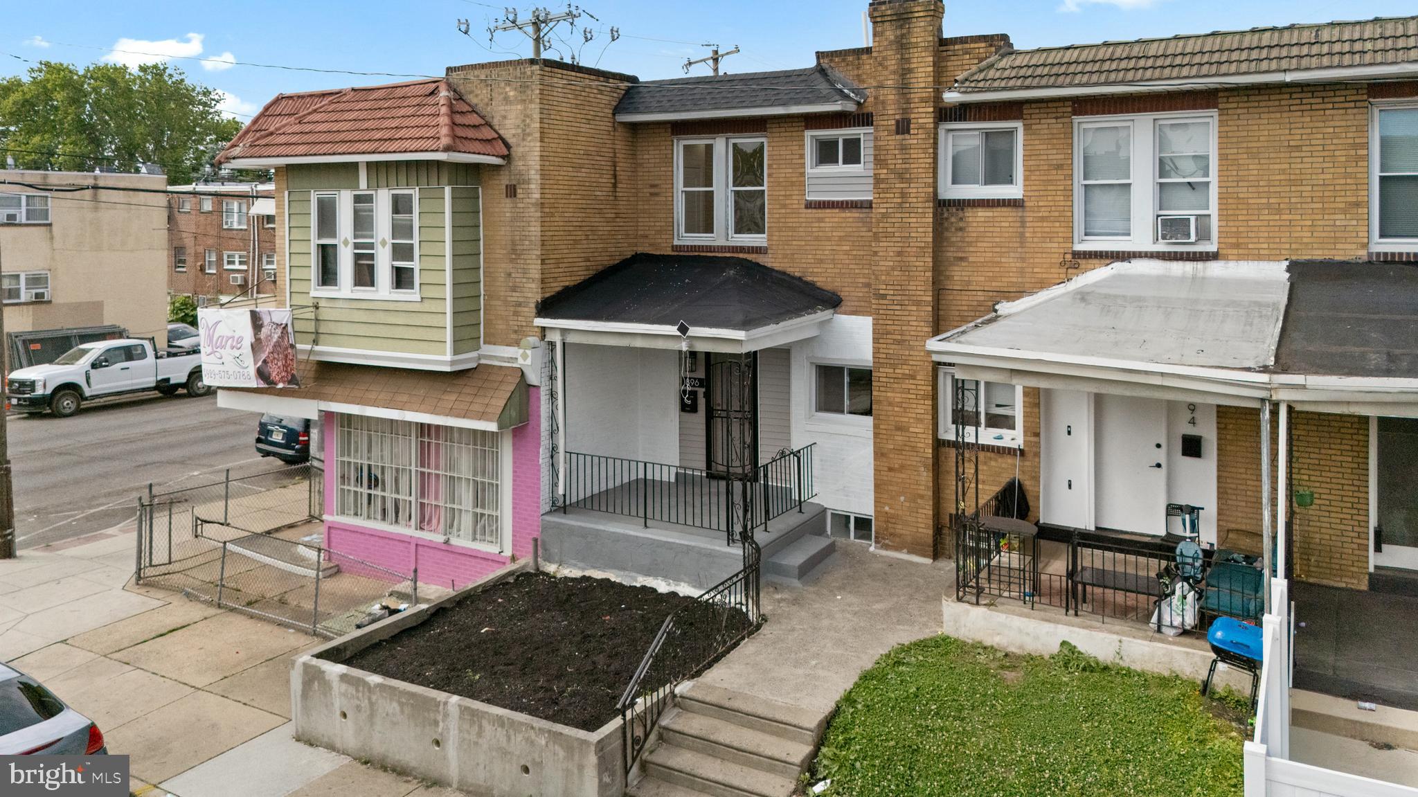 OXFORD CIRCLE - Residential