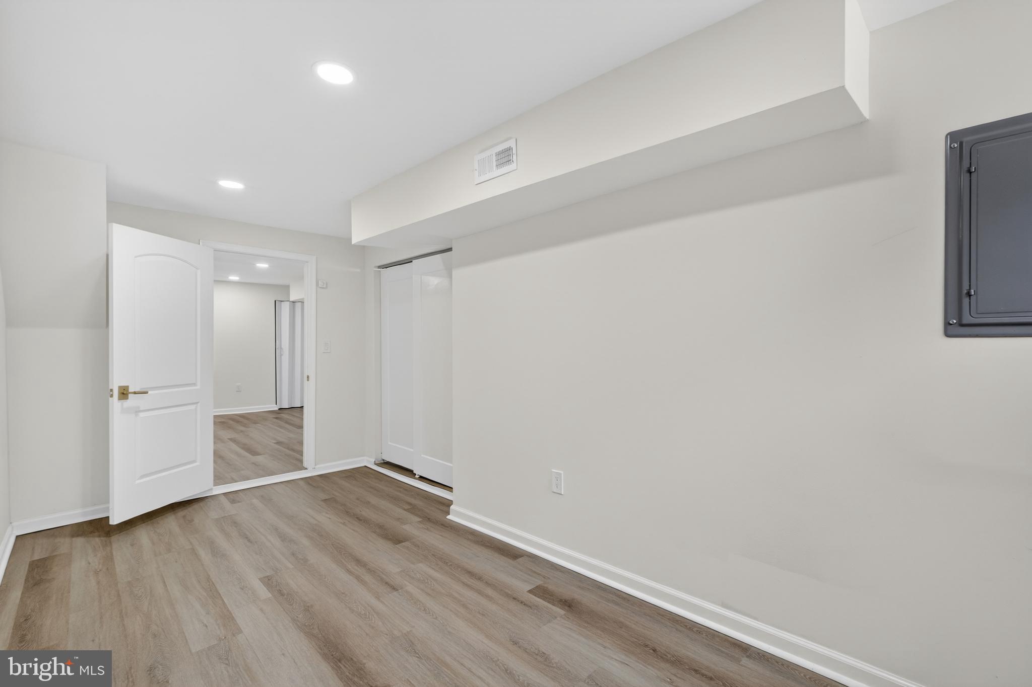 OXFORD CIRCLE - Residential