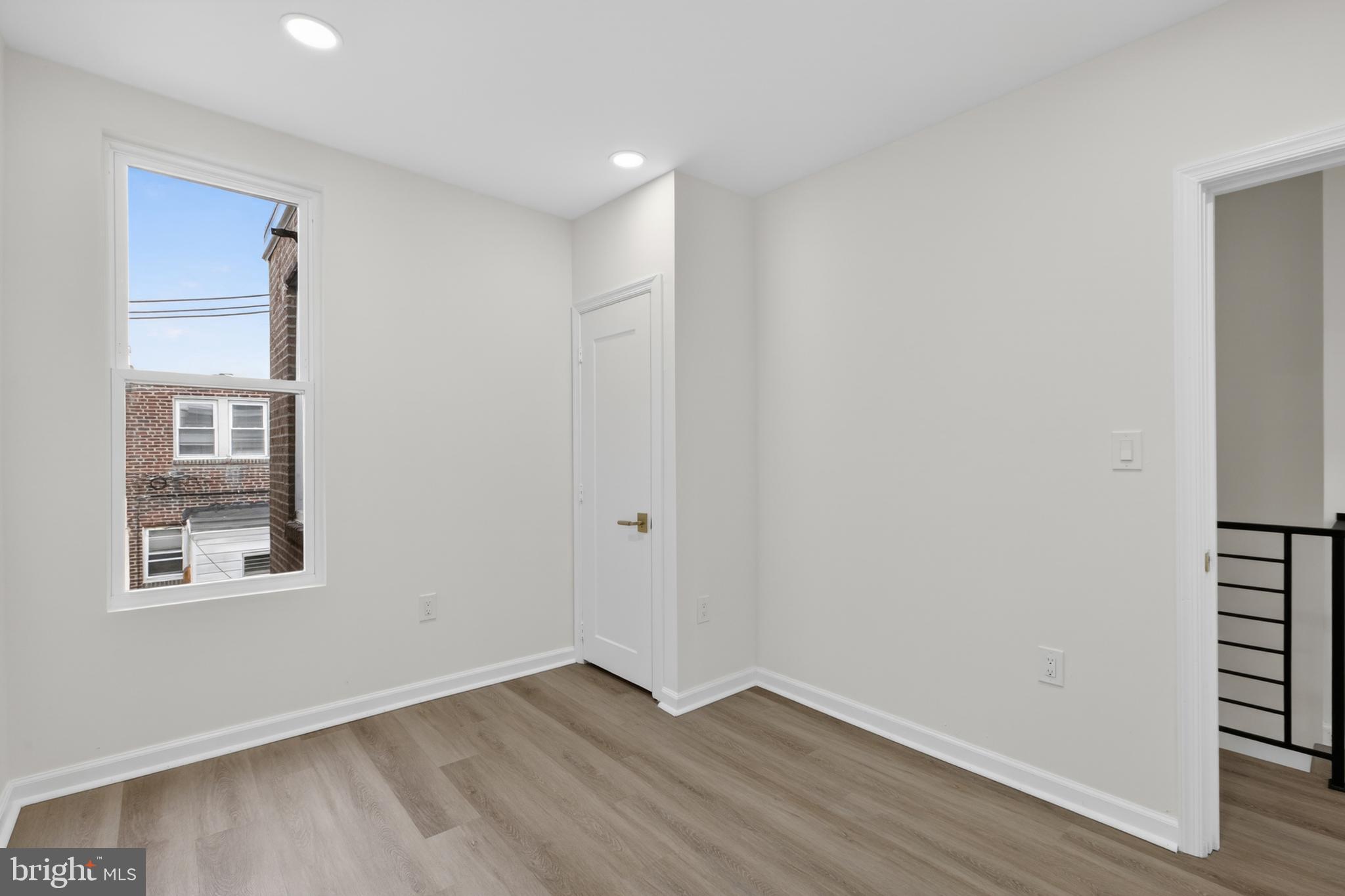 OXFORD CIRCLE - Residential