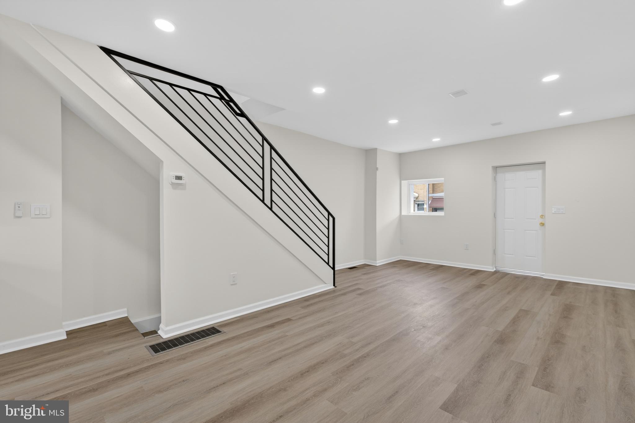 OXFORD CIRCLE - Residential