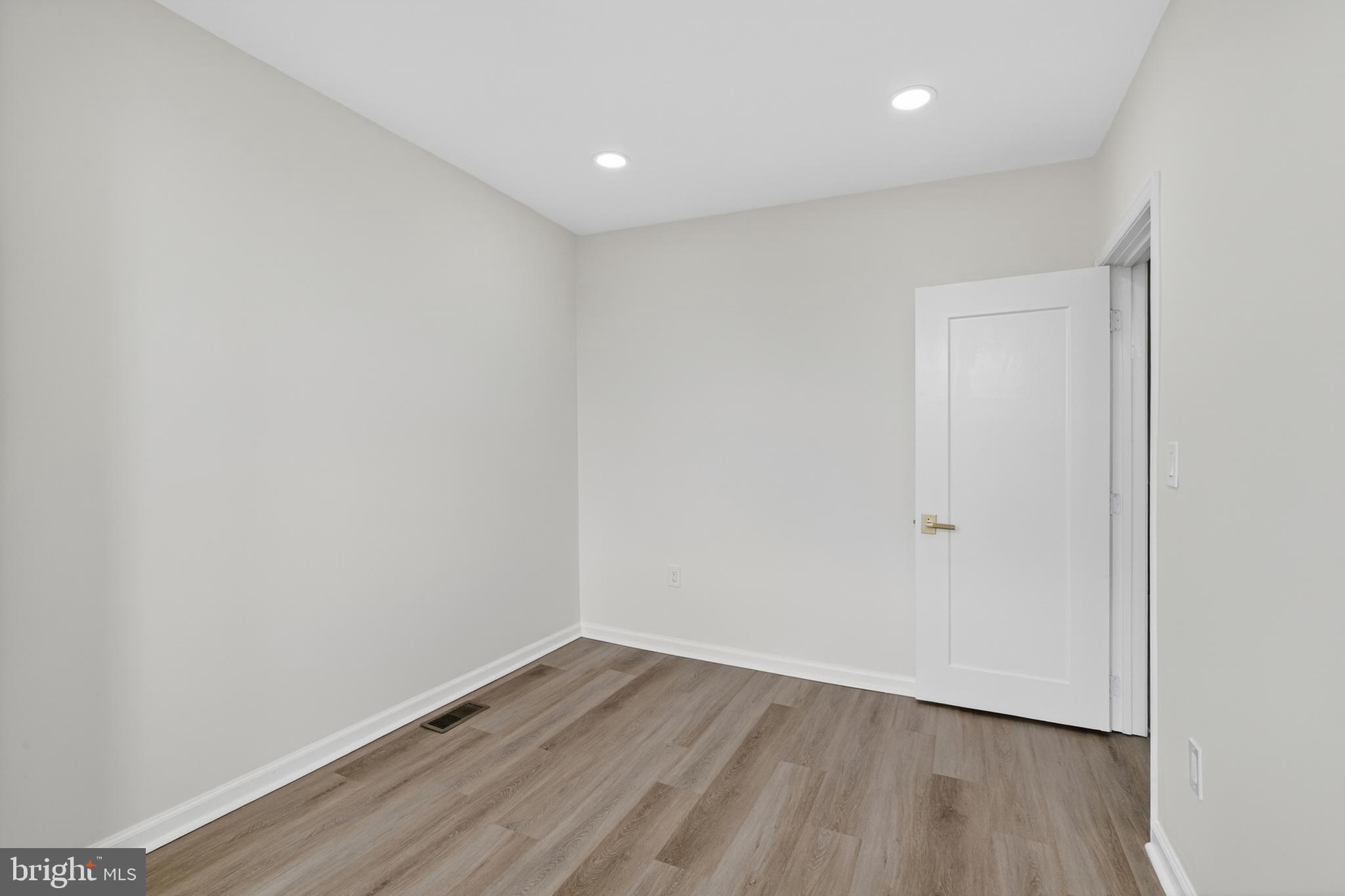 OXFORD CIRCLE - Residential