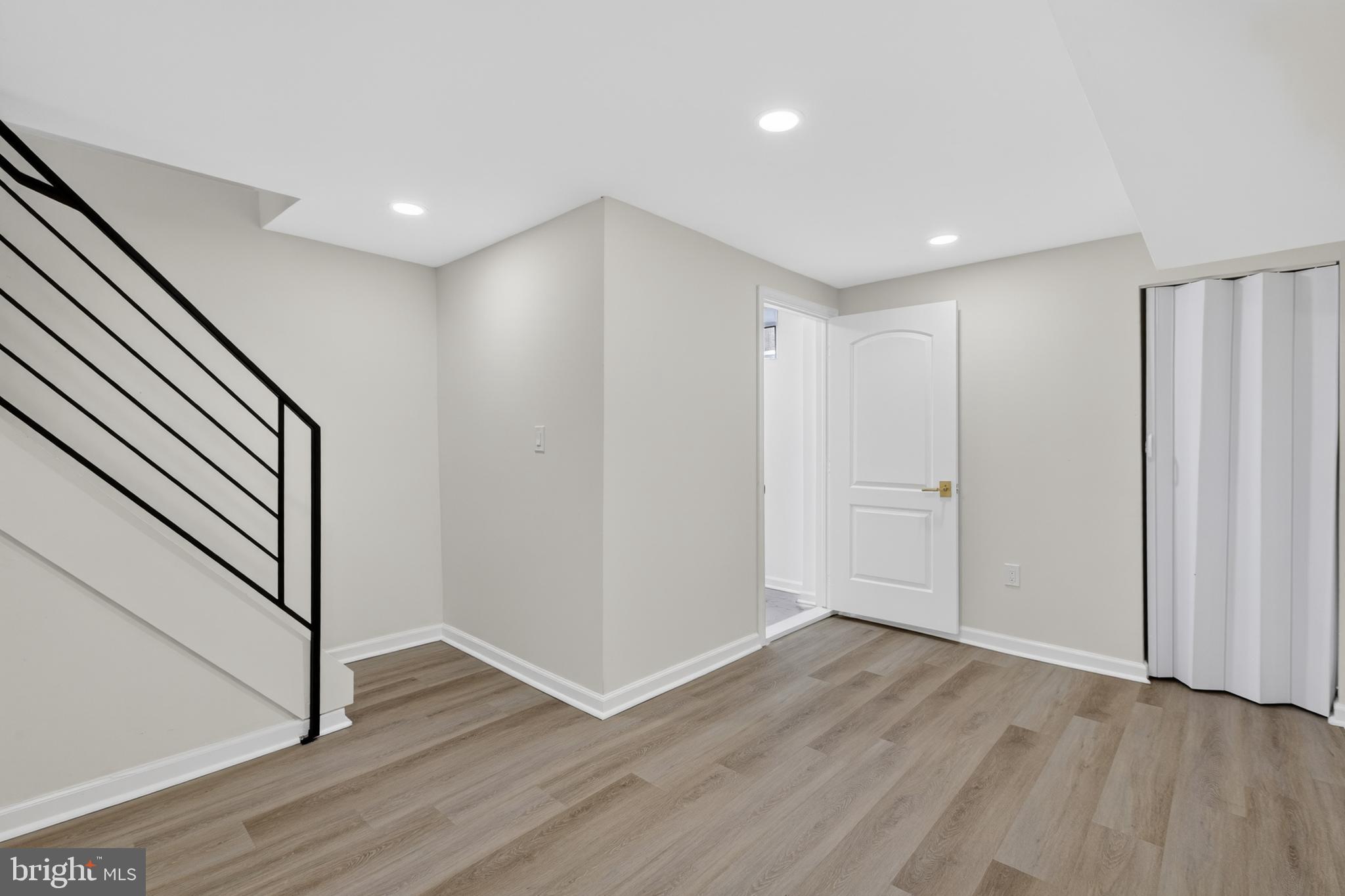 OXFORD CIRCLE - Residential