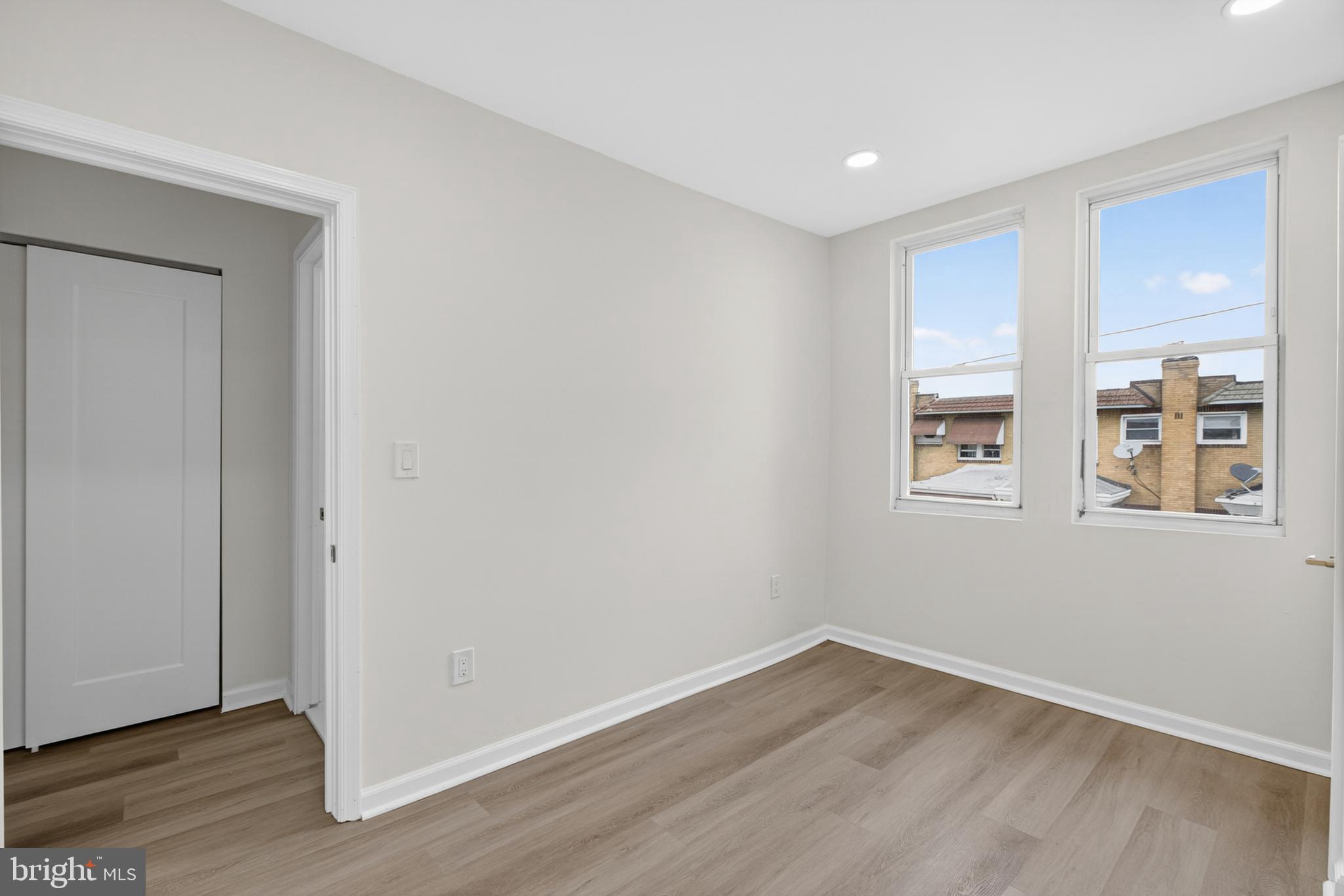 OXFORD CIRCLE - Residential