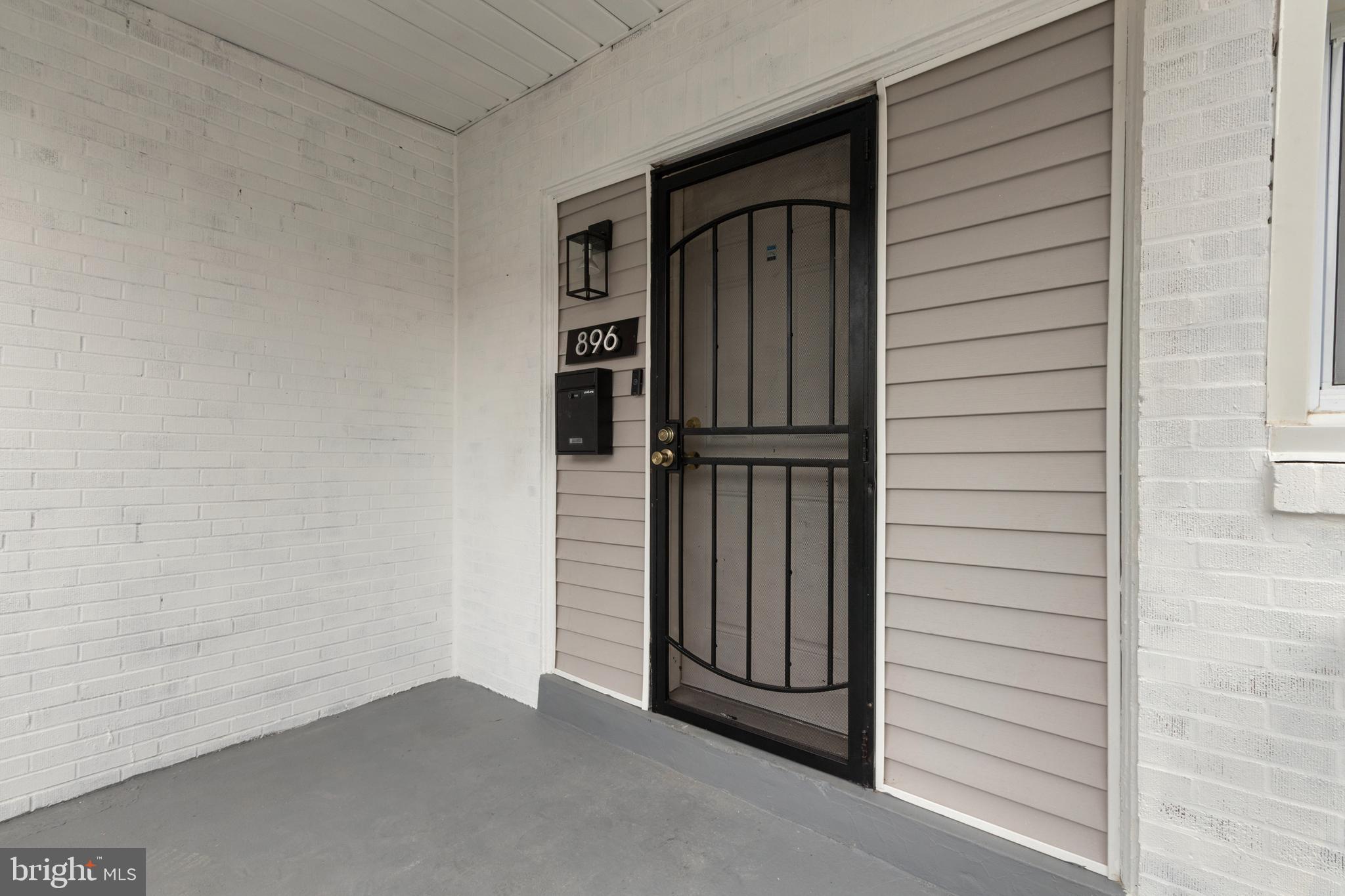OXFORD CIRCLE - Residential