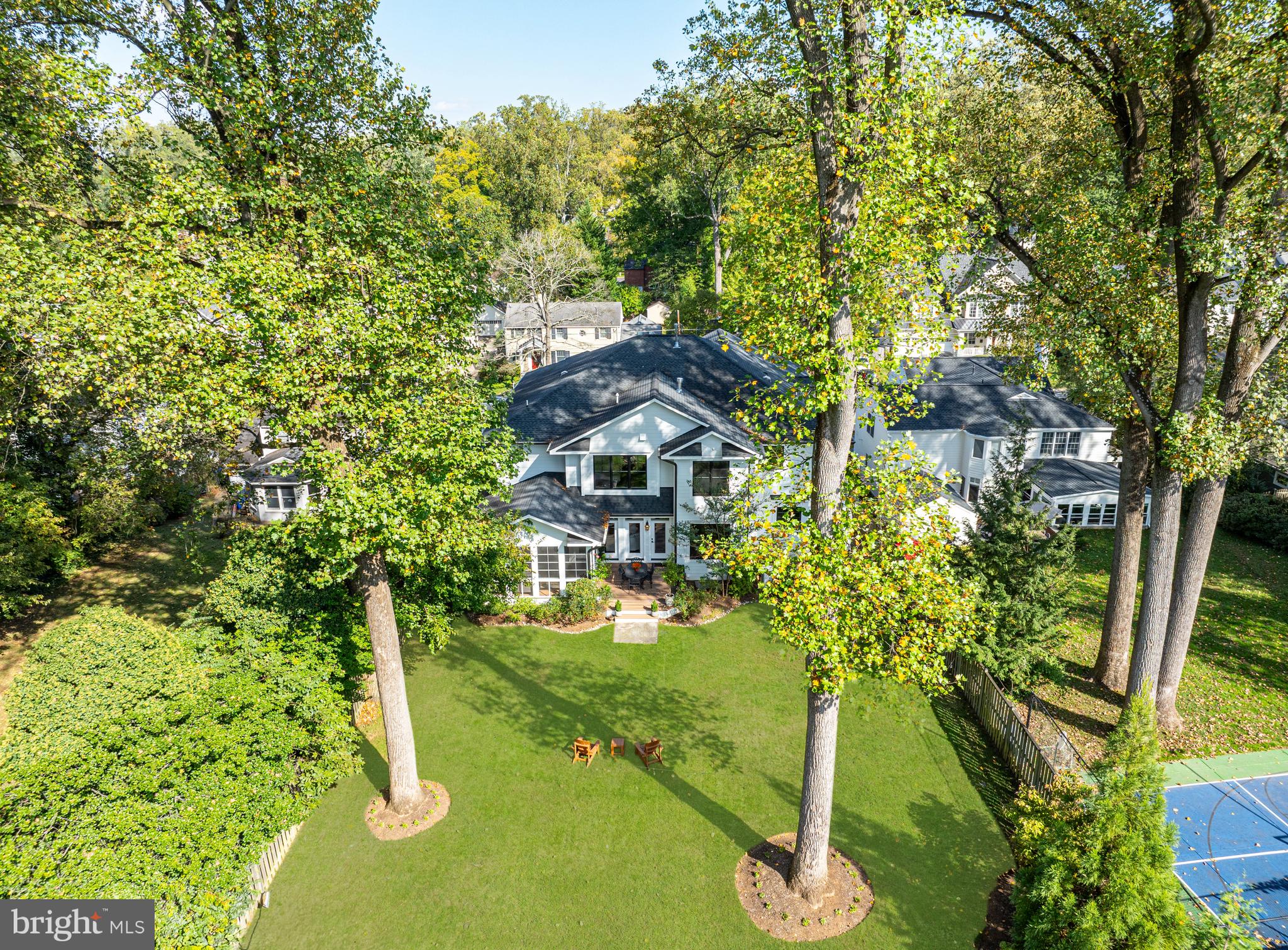 ENGLISH VILLAGE - Residential