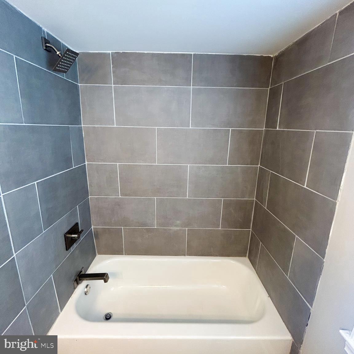 IDLEWOOD - Residential Lease