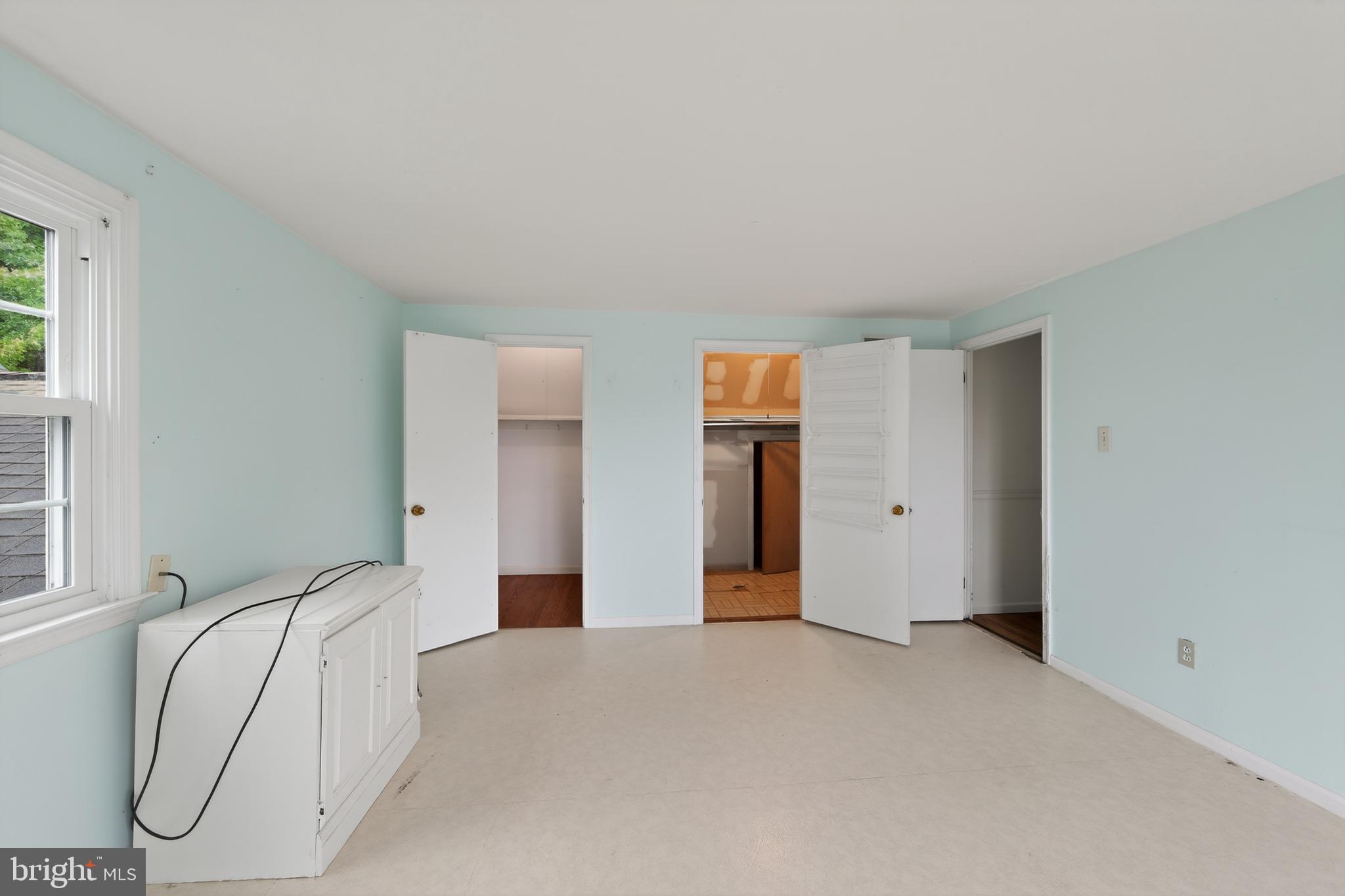 FOUR OAKS FARM - Residential