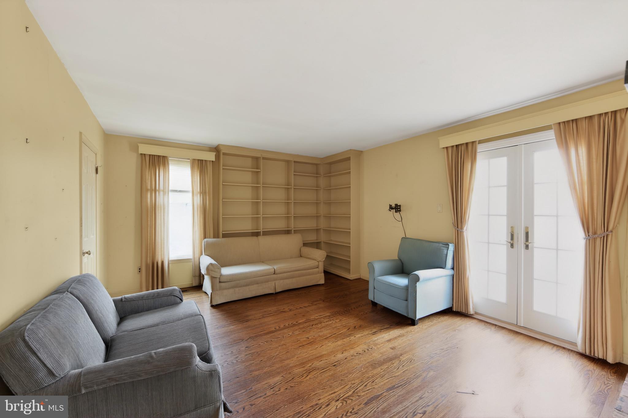 FOUR OAKS FARM - Residential