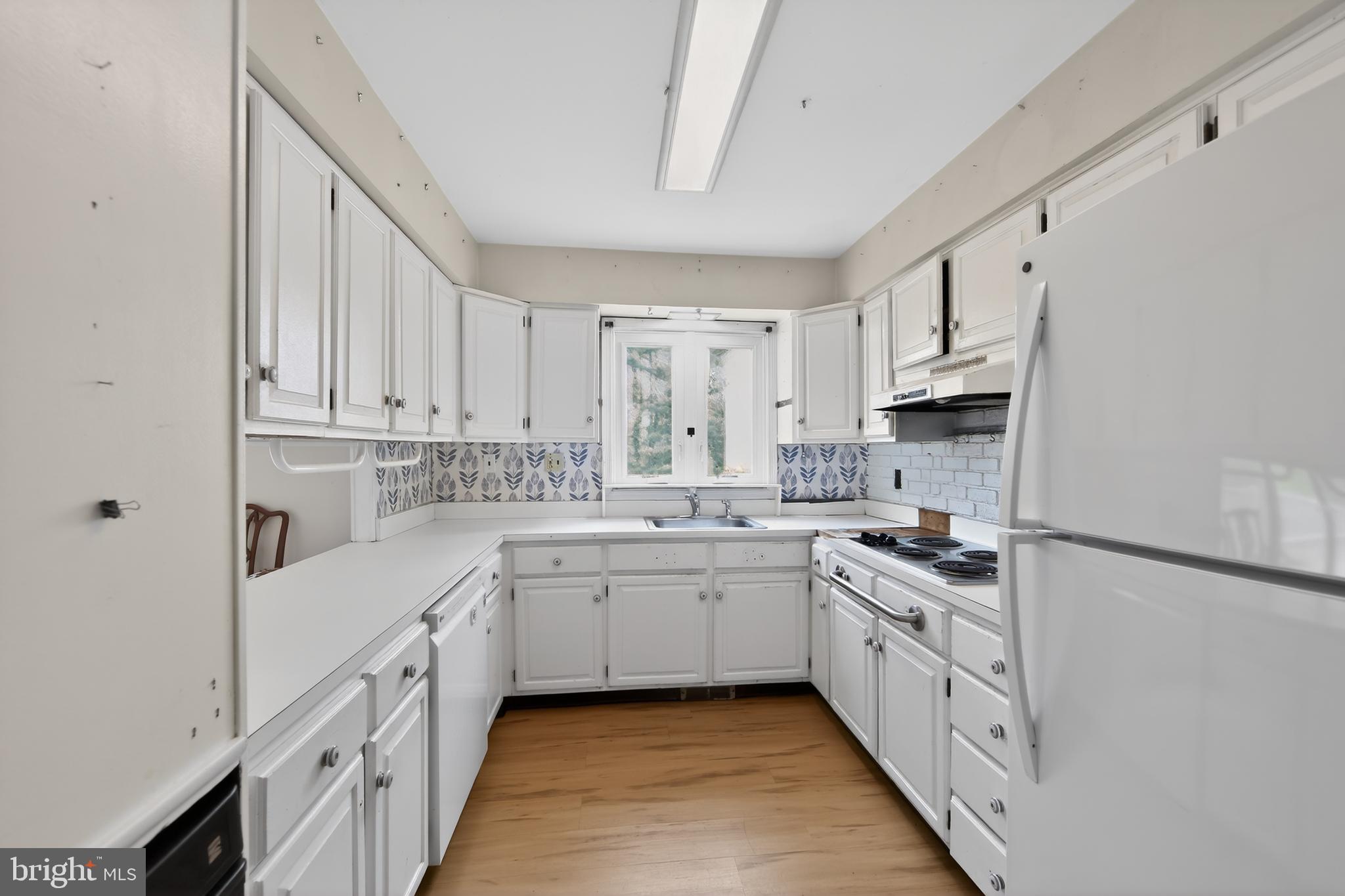 FOUR OAKS FARM - Residential
