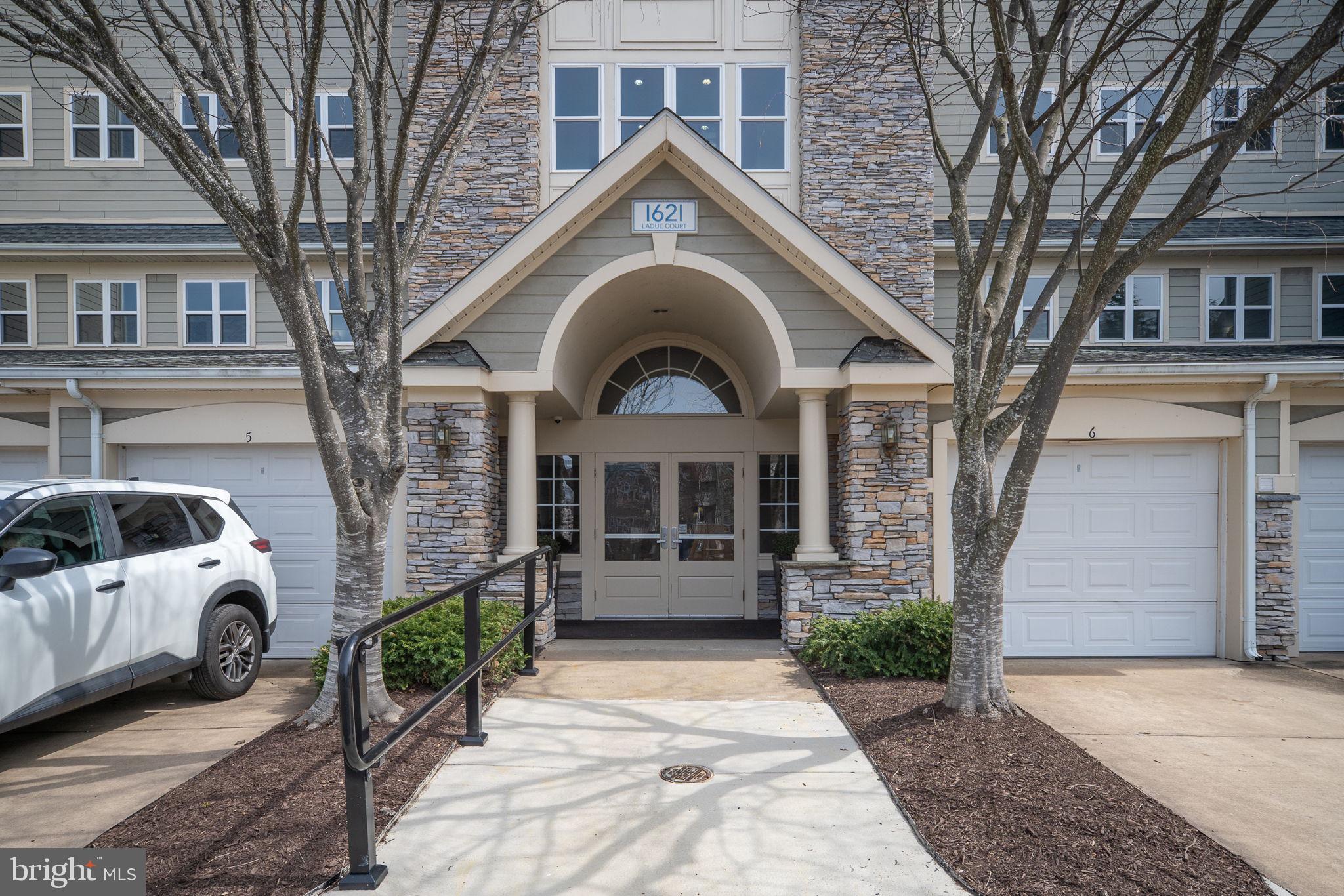 POTOMAC POINTE CONDOMINI - Residential