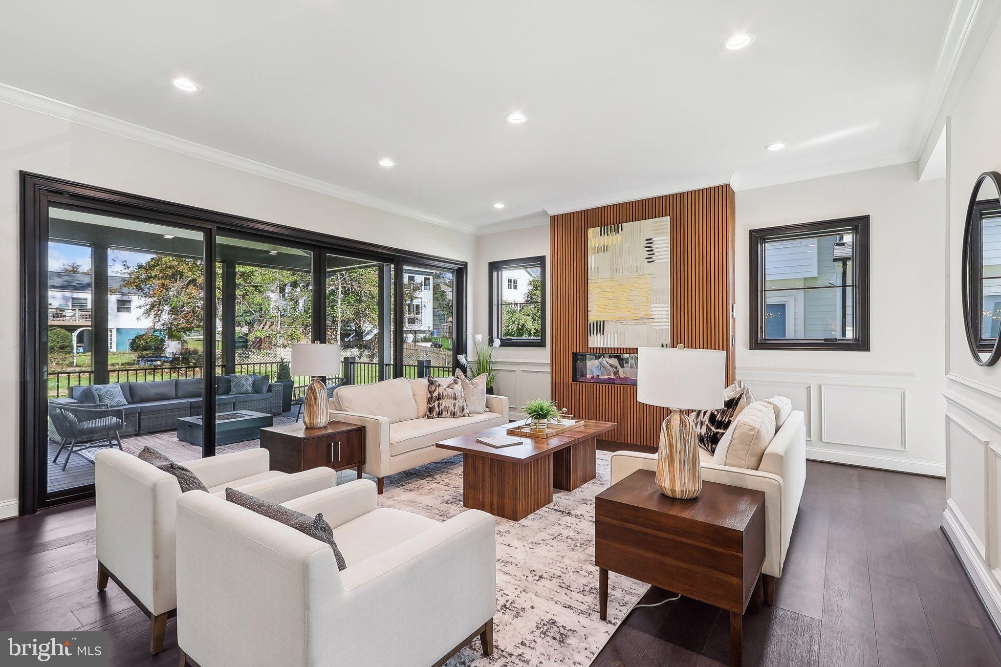 VIENNA WOODS - Residential