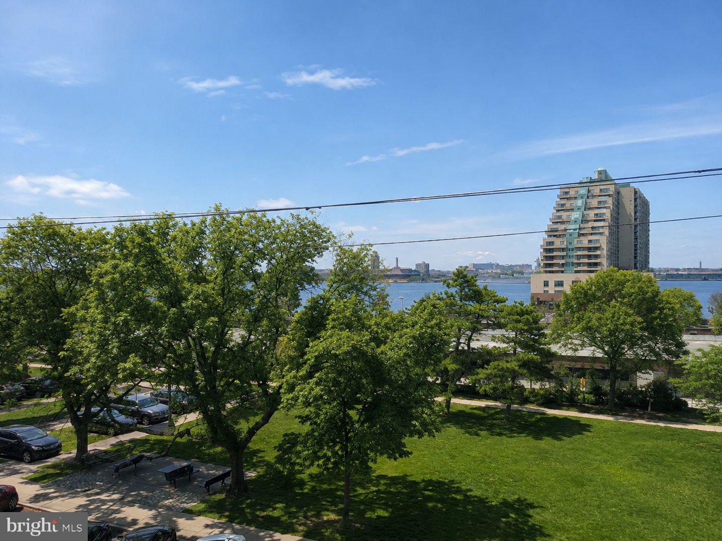 QUEEN VILLAGE - Residential