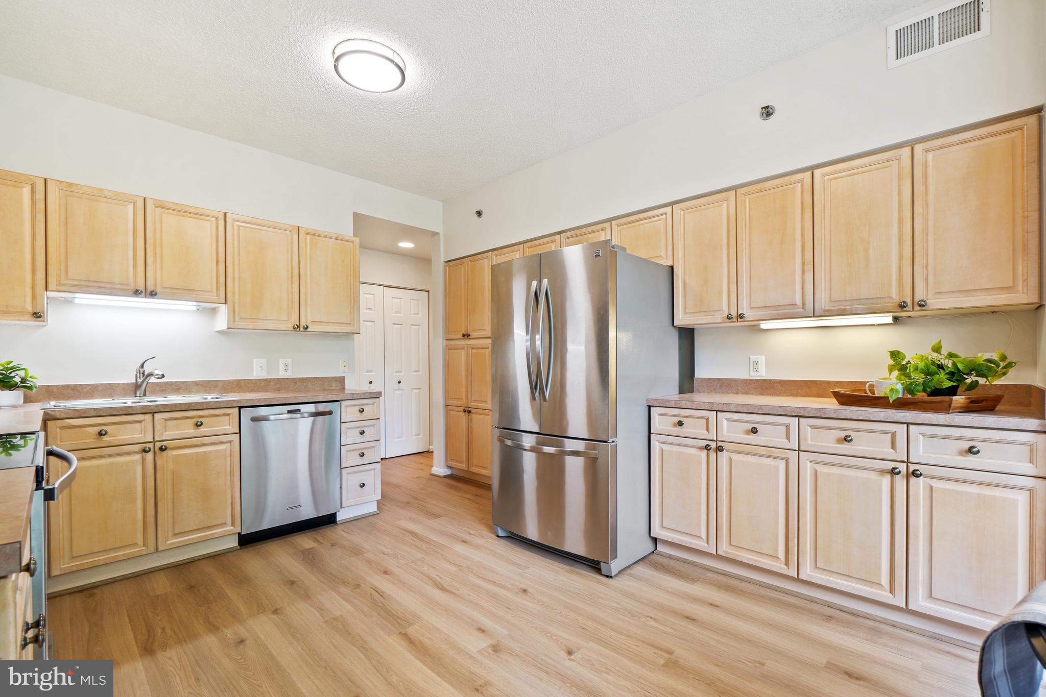 LEISURE WORLD - Residential