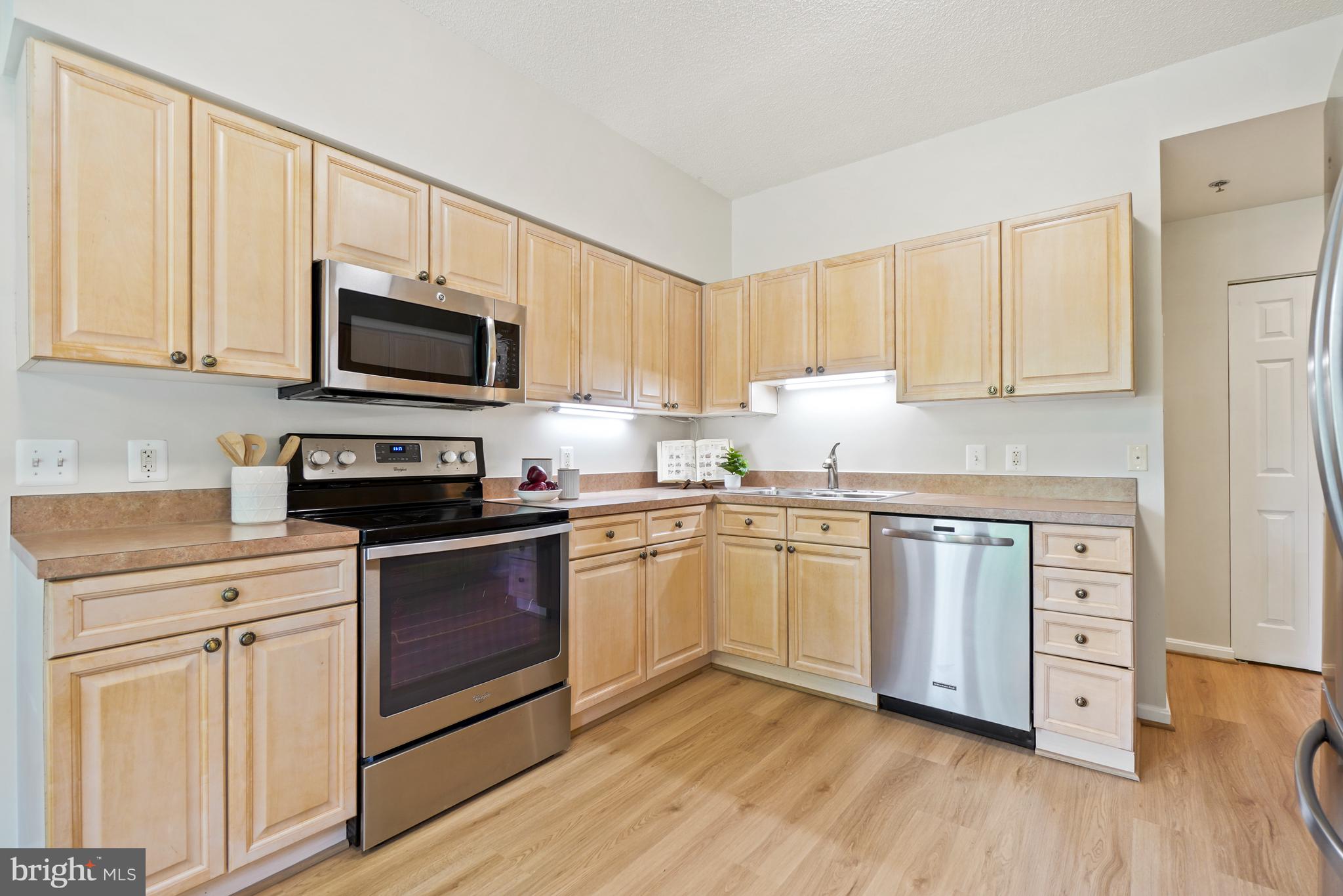 LEISURE WORLD - Residential