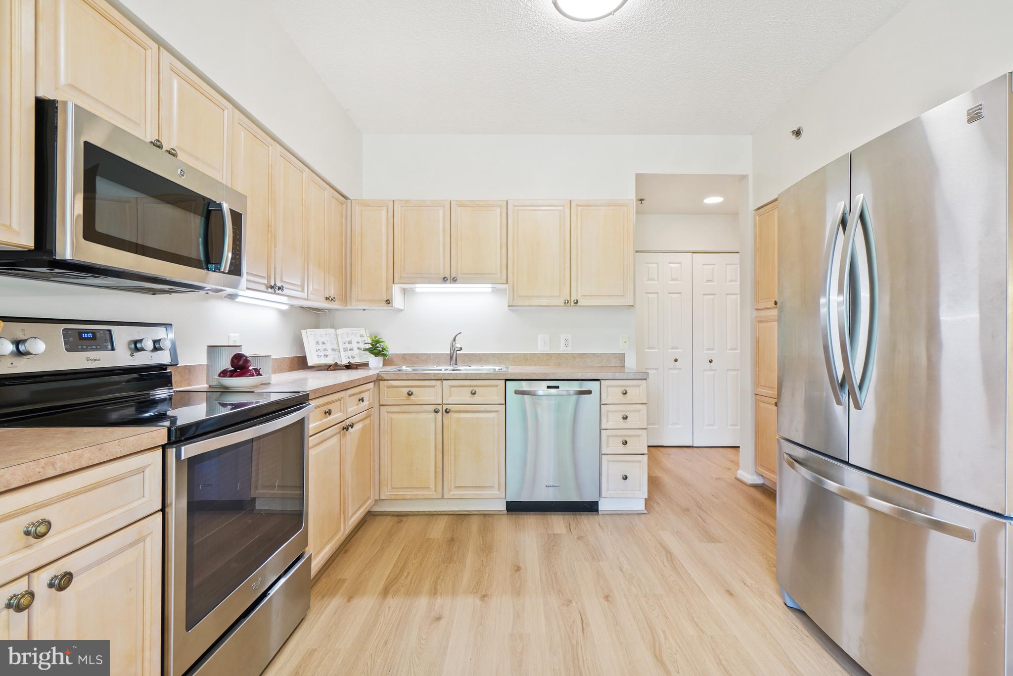 LEISURE WORLD - Residential