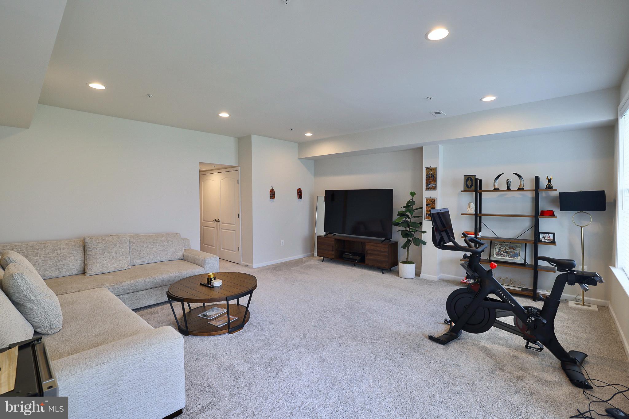 THE TOWNS AT GLENN DALE CROSSING - Residential Lease