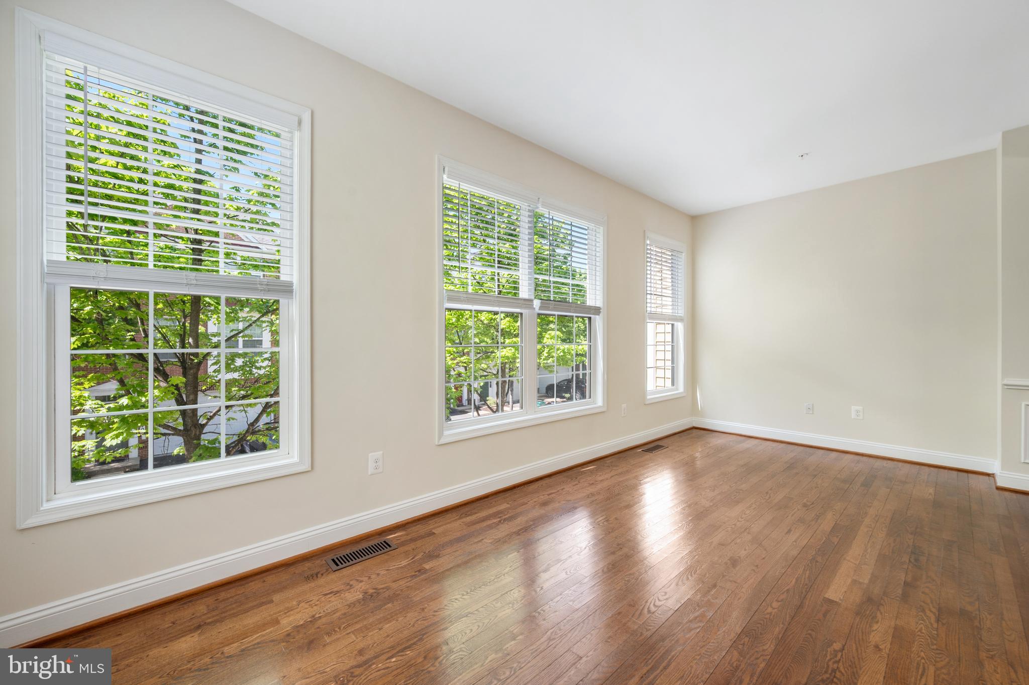 WOODWARD CROSSING - Residential Lease