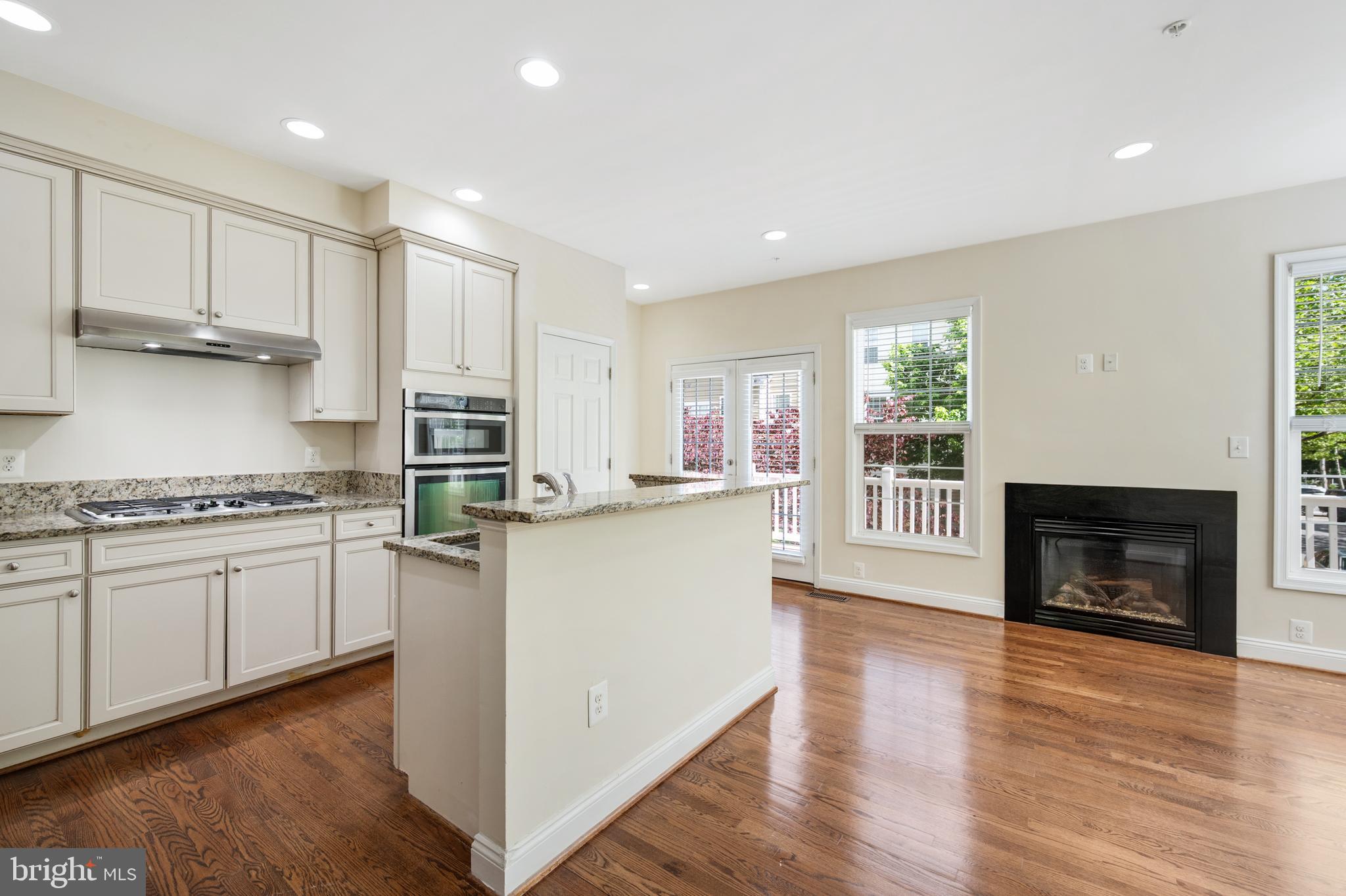 WOODWARD CROSSING - Residential Lease