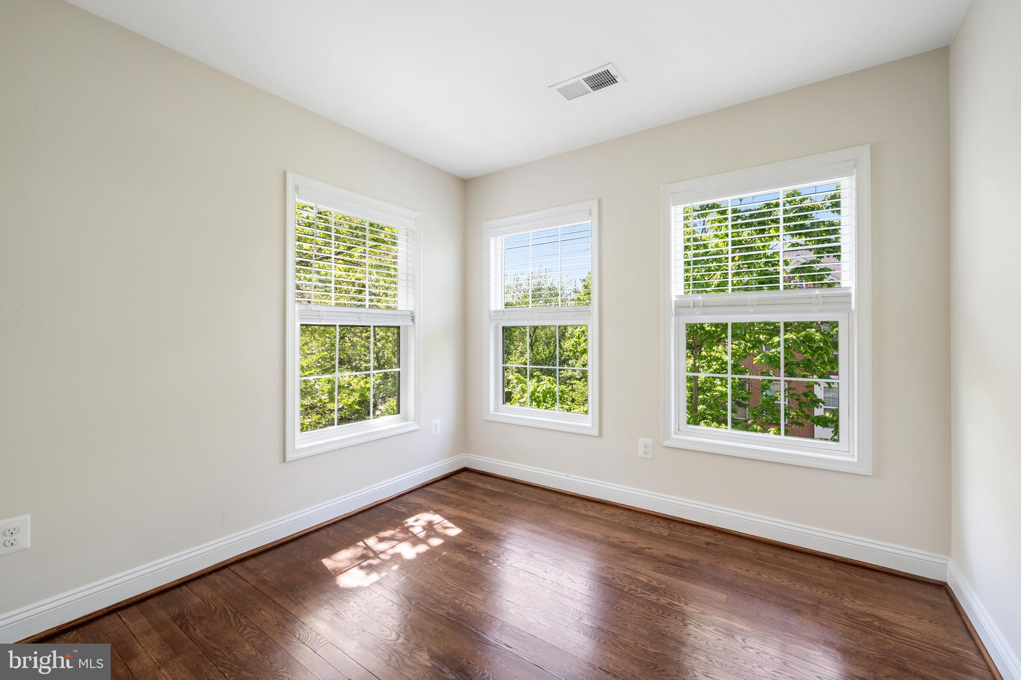 WOODWARD CROSSING - Residential Lease