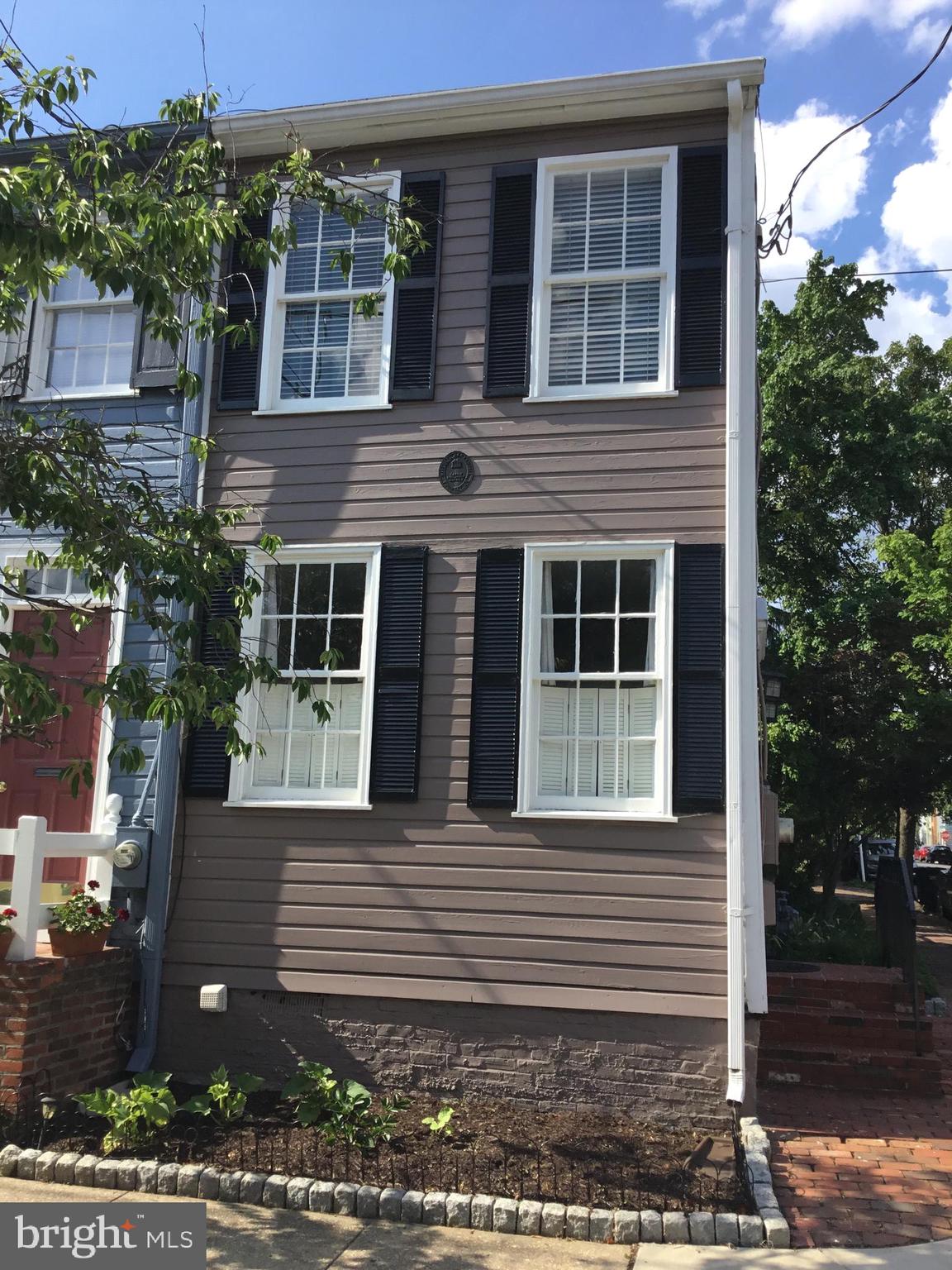 Wonderful historic town home in the heart of Old Town! Desirable SE quadrant, enjoy taking a stroll up and down the streets steeped in history or take a relaxing jog along the waterfront. This light filled freshly painted corner town home features glowing hardwood floors, galley kitchen with granite counters, farm sink,  Viking range, hood and Bosch dishwasher. Separate dining room has warm hardwoods, built-in corner cabinet and French door out to private fenced patio area.  Upstairs has 2 bedrooms with lovely hardwoods, sparkling updated bath and attic with pull down stairs for storage! Don't miss this gem!
