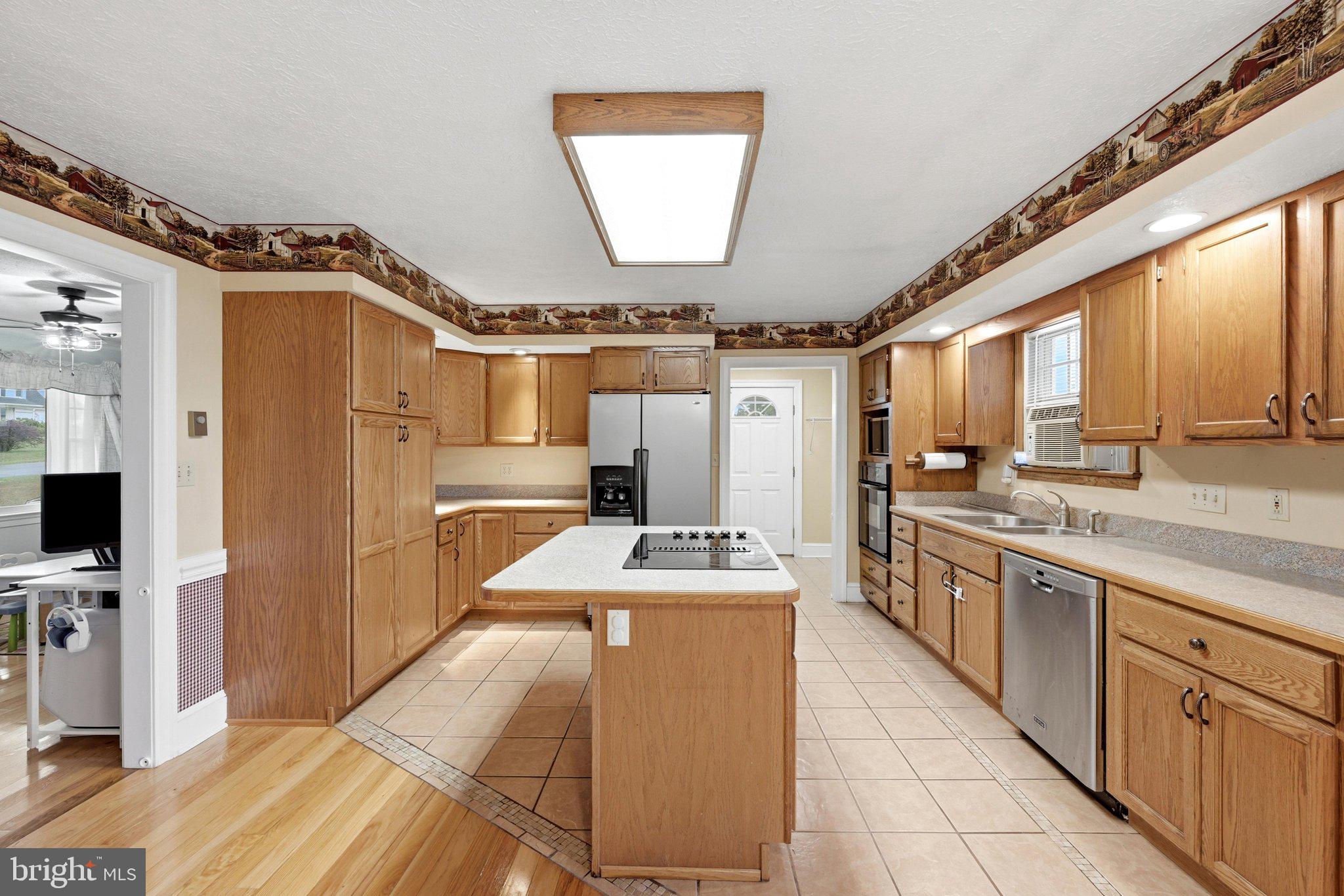 RED HAWK - Residential