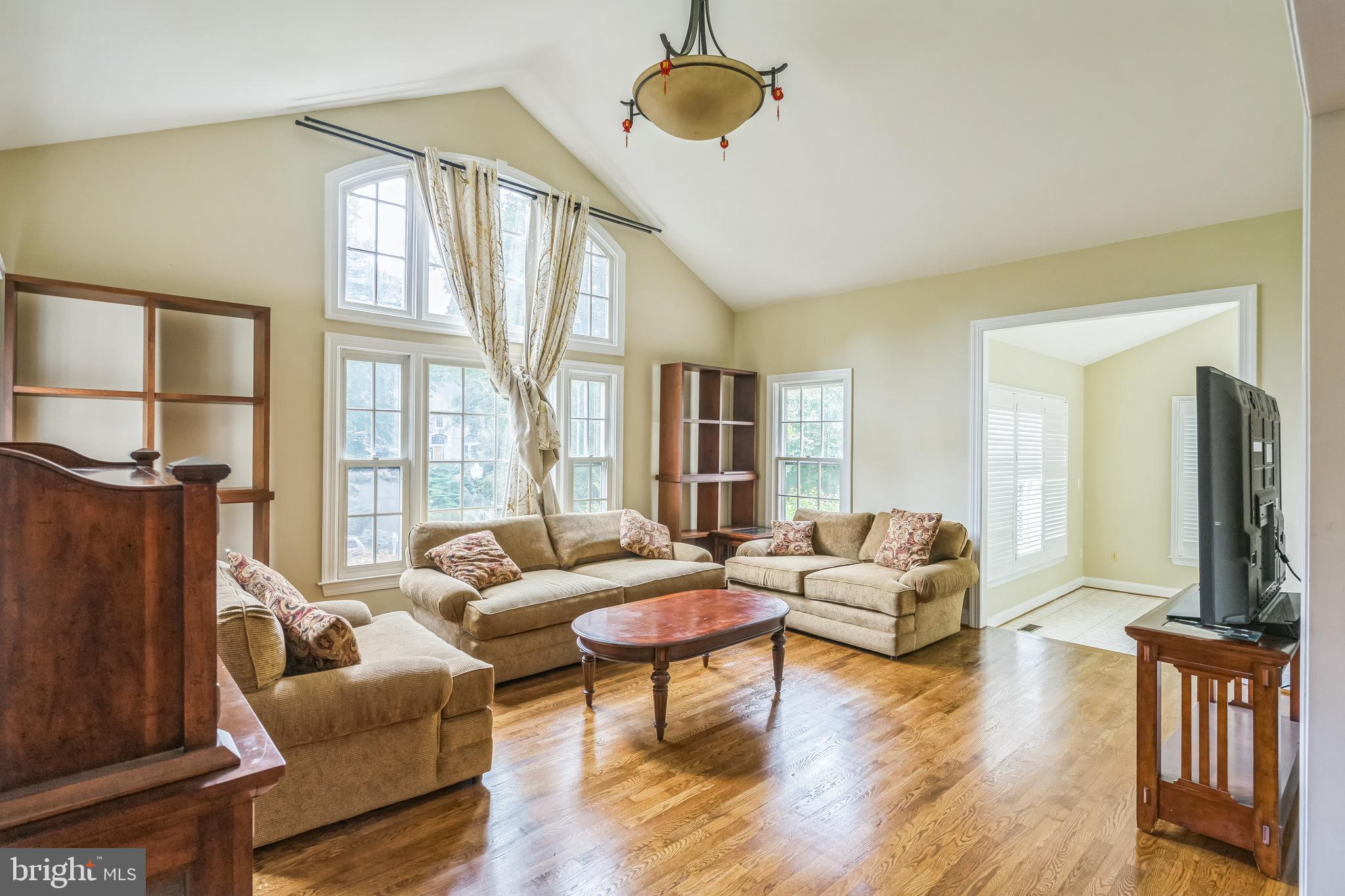 OAKTON ESTATES - Residential