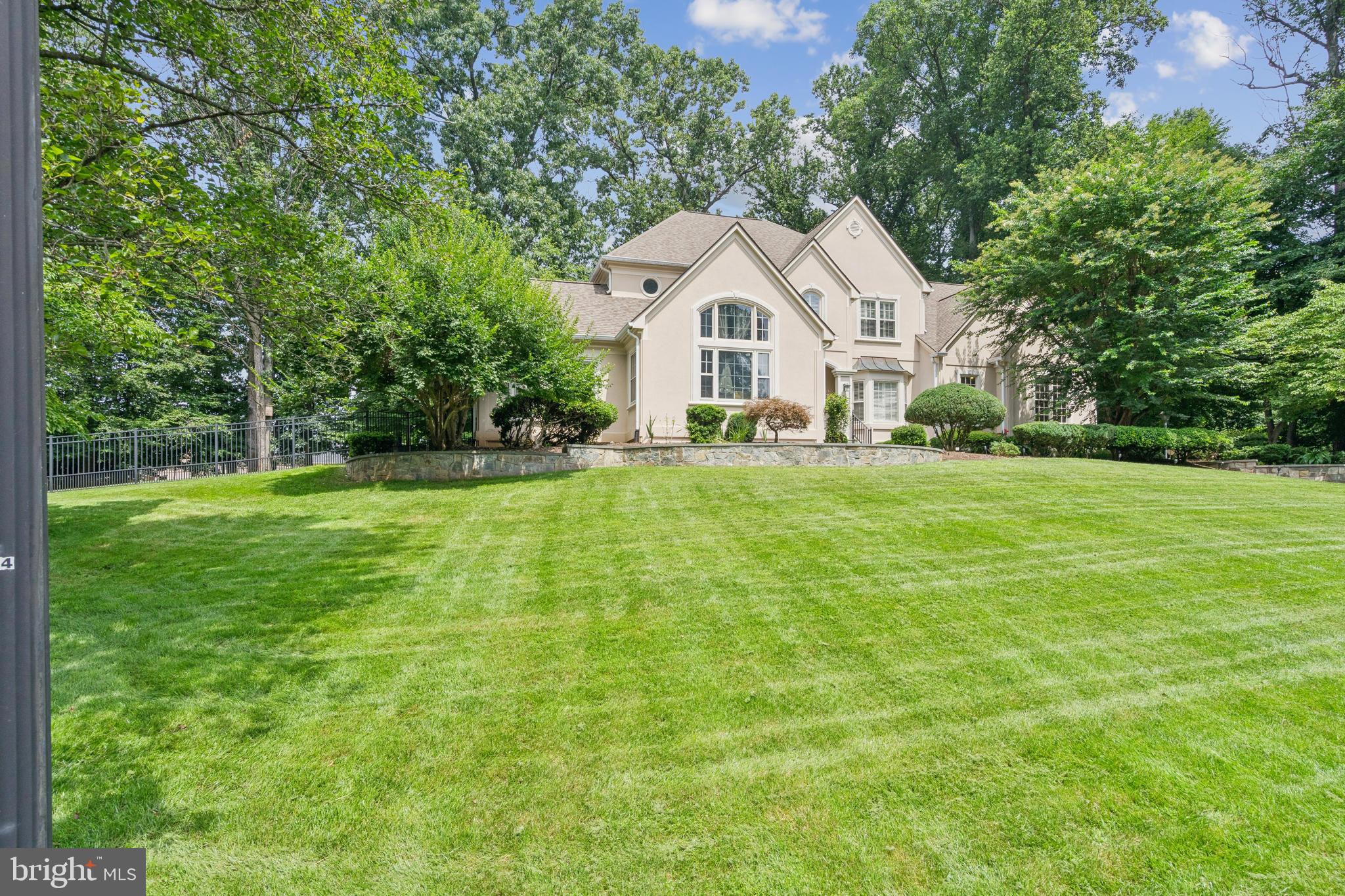 OAKTON ESTATES - Residential
