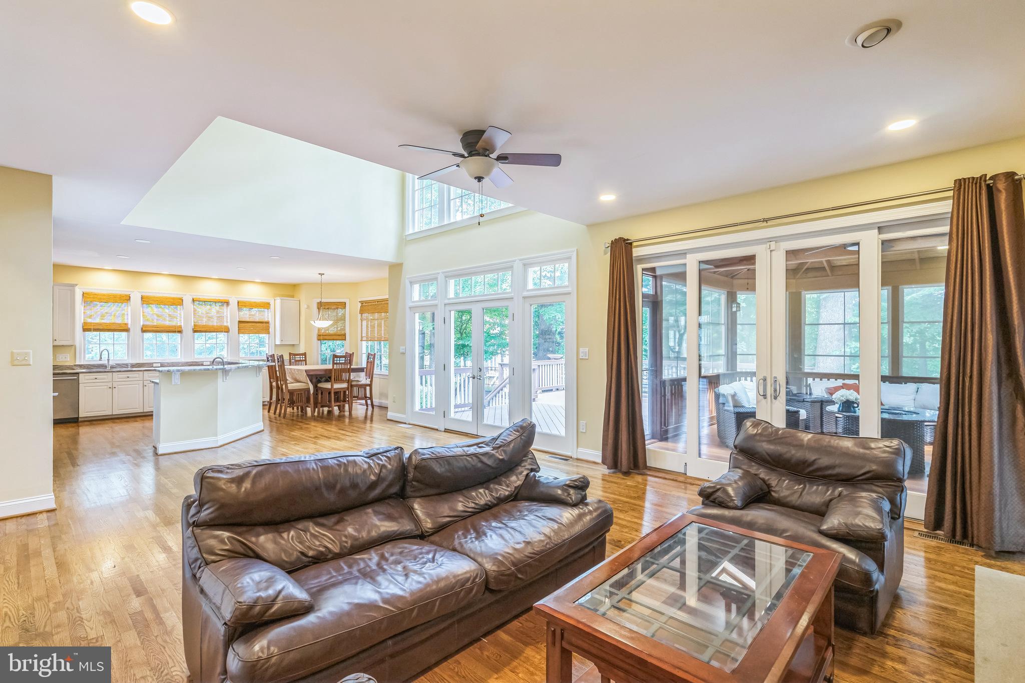 OAKTON ESTATES - Residential