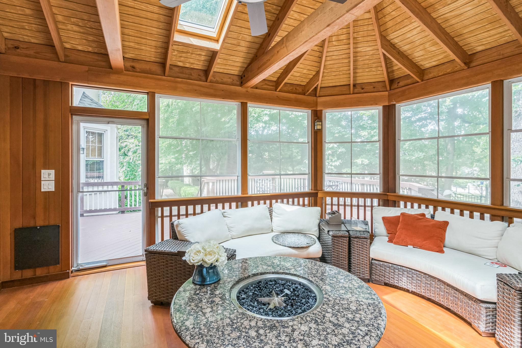 OAKTON ESTATES - Residential