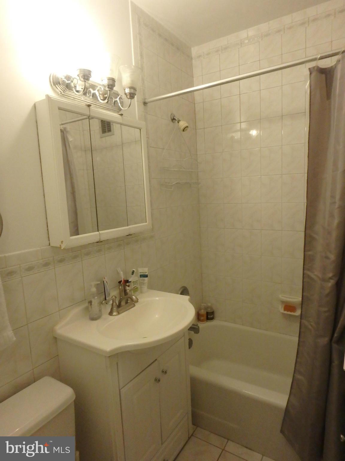 RIVER PLACE - Residential Lease