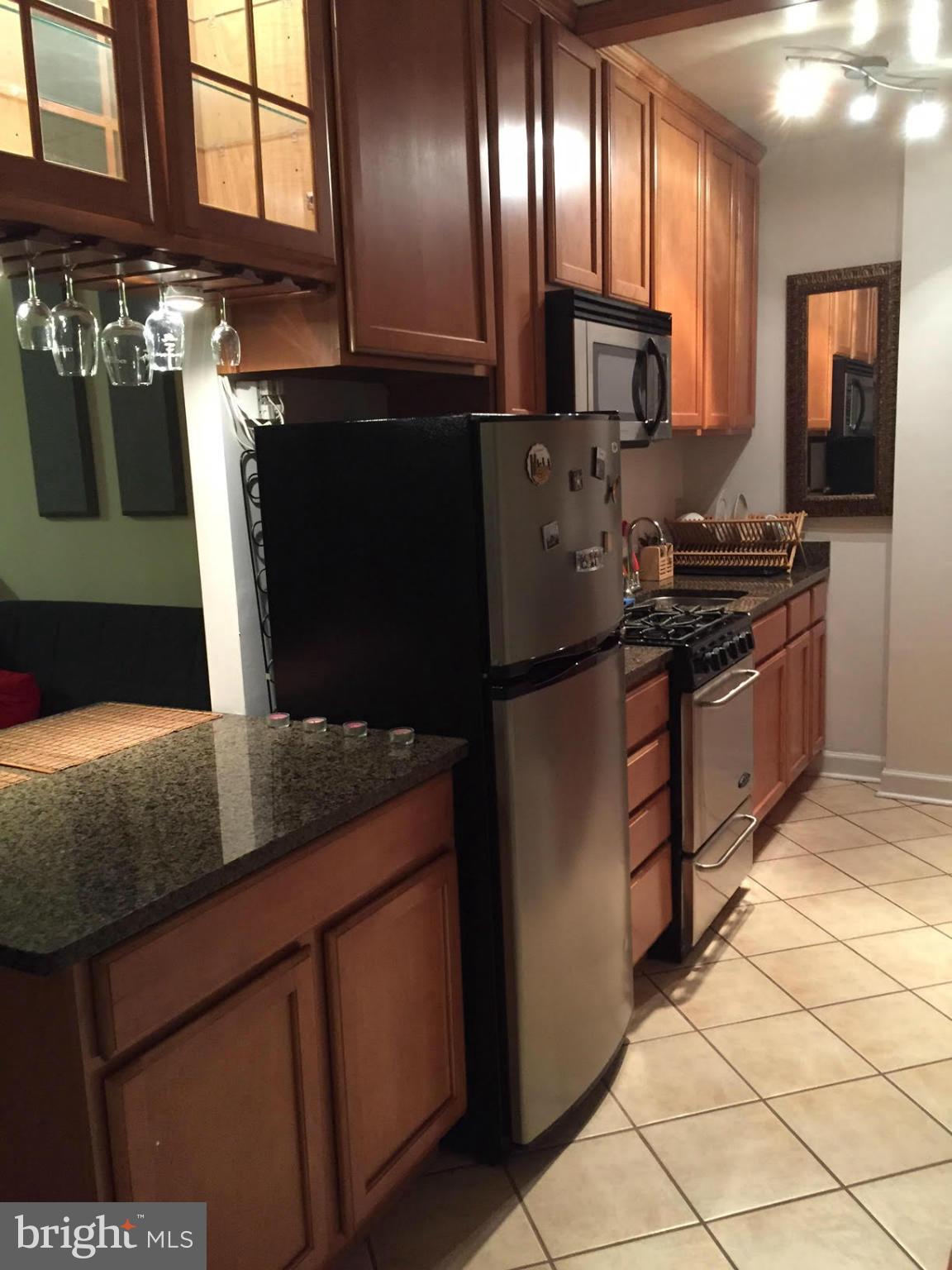 SUPER REMODEL STUDIO FEATURES:YOU WILL ENJOY COOKING IN THIS  UNIQUE EXPANDED GOURMET KITCHEN W/ MAPLE CABINETS & GRANITE COUNTERS & BREAKFAST BAR* SS STOVE-GAS*MICROWAVE*REFRIG, SEPERATE SLEEP ALCOVE, HARDWOOD FLOORS**REMODEL BATH**RENT INCLUDES BASIC UTIL & AMENITES + POOL, NEW STATE OF THE FITNESS CENTER,CONCIERGE, 24 HR SECURITY GATEHOUSE,2 BLOCKS ROSSLYN METRO CENTER orange*blue*silver lines. STROLL OR SHUTTLE ACROSS KEY BRIDGE TO GEORGETOWN & DC****** RIVER PLACE WALKING DISTANCE TO RESTAURANTS,, PUBS, CVS, TARGET, SAFEWAY , STAR BUCKS, & MANY MORE****SHOPPING AONG THE METRO CORRIDOR WHOLE FOODS, TRADER JOES, HARRIS TEETERS****GEORGETOWN UNIVERSITY, & GEORGE WAHINGTON UNIVERSITY, & GEORGE MASON UNIVERSITY **** EASY ACCESS TO G EORGE WASHINGTON  PARKWAY, I66 & I395 & NATIONAL AIRPORT & DULLES INTERNATIONAL  AIRPORT ON SITE: RIVER PLACE MARKET, HAIR SALON & BARBER SHOP & DRY CLEANERS**** RIVER PLACE IS LOCAATED ON 16 ACREAS WITH R P  PARK PICINIC WITH GRILLS & PICINIC TABLES