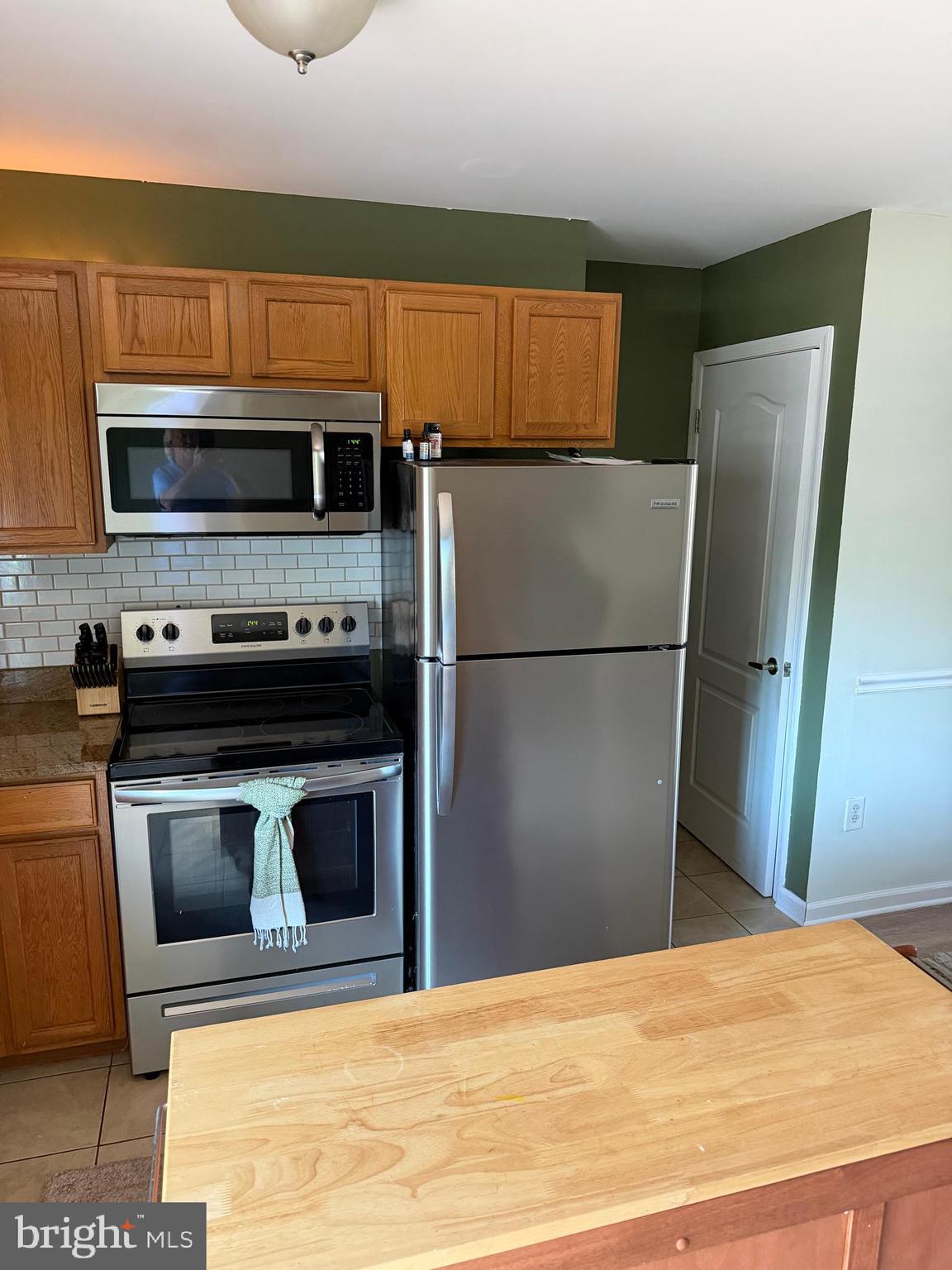 CROFTON MEWS CONDO - Residential