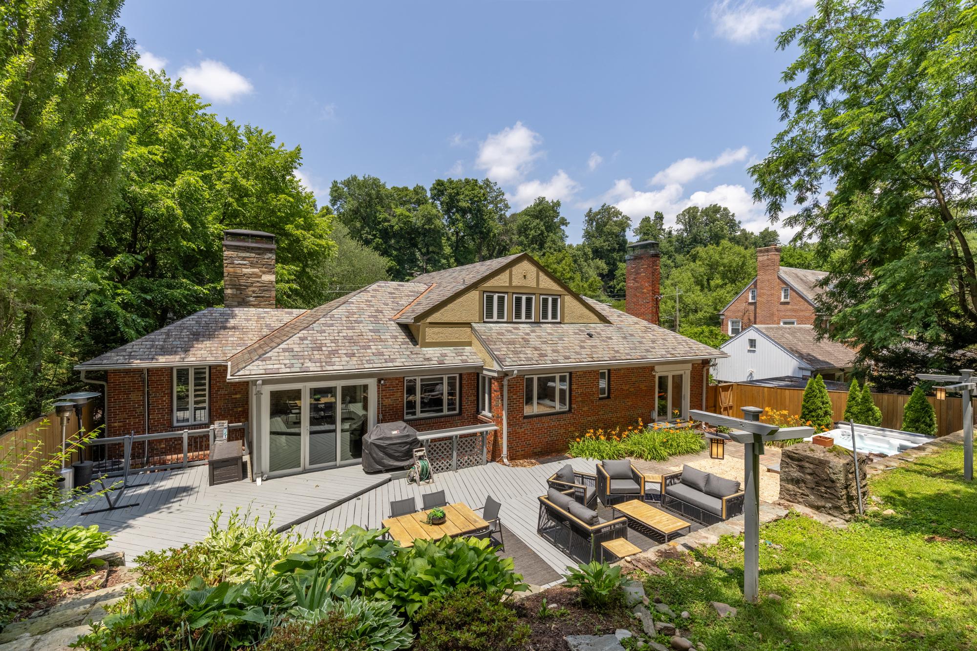 CRESTWOOD - Residential
