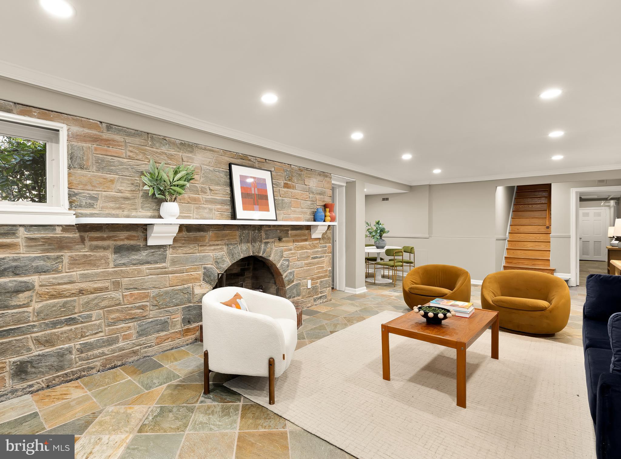 CRESTWOOD - Residential